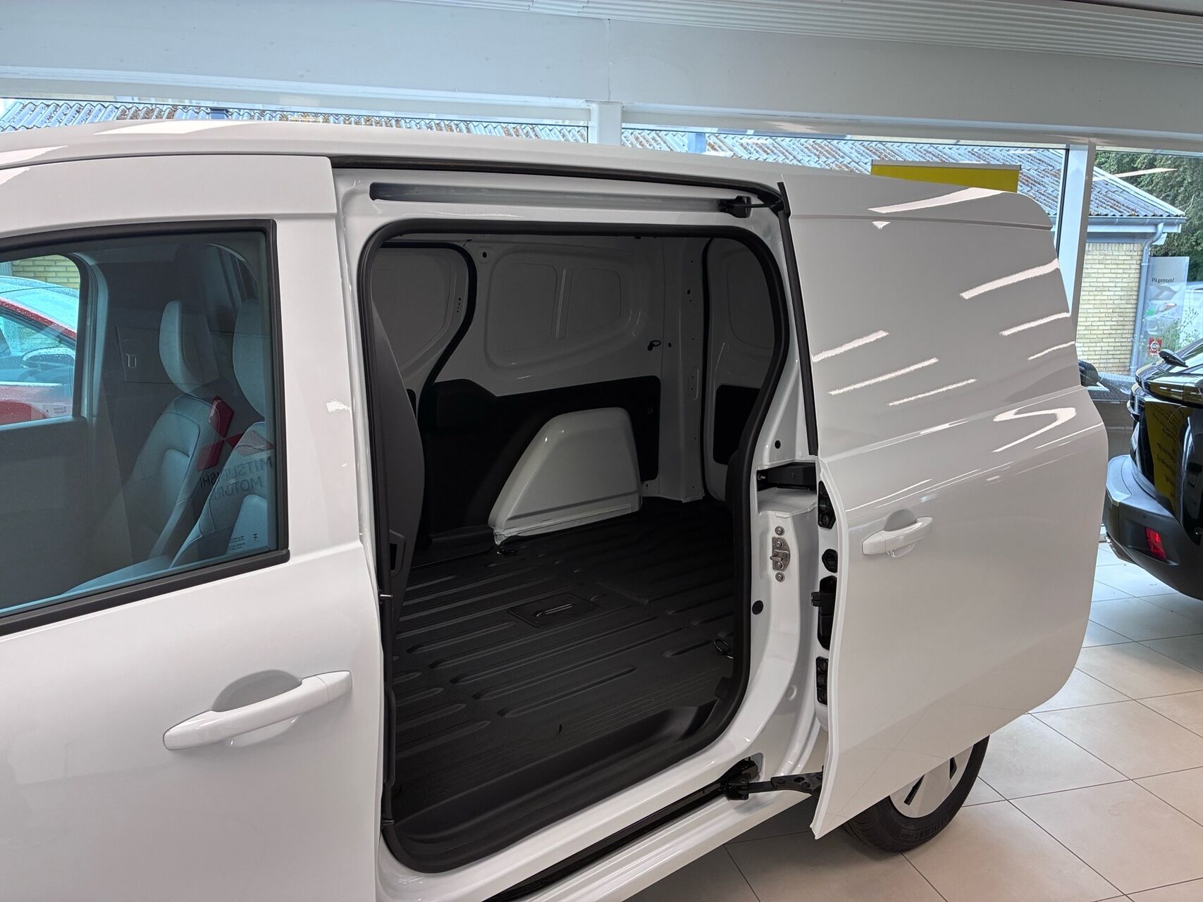 Billede af Nissan Townstar Van Electric 45KWH L2 N-Connecta Blind FD + Blind D