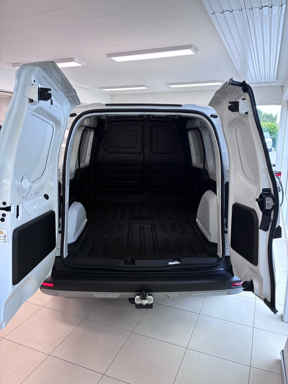 Billede af Nissan Townstar Van Electric 45KWH L2 N-Connecta Blind FD + Blind D