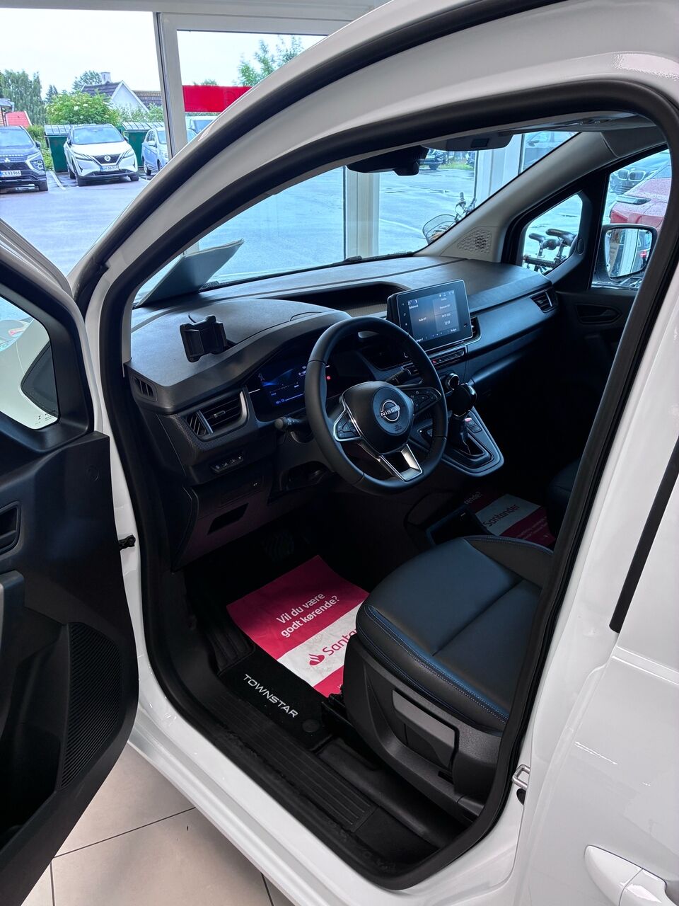 Billede af Nissan Townstar Van Electric 45KWH L2 N-Connecta Blind FD + Blind D