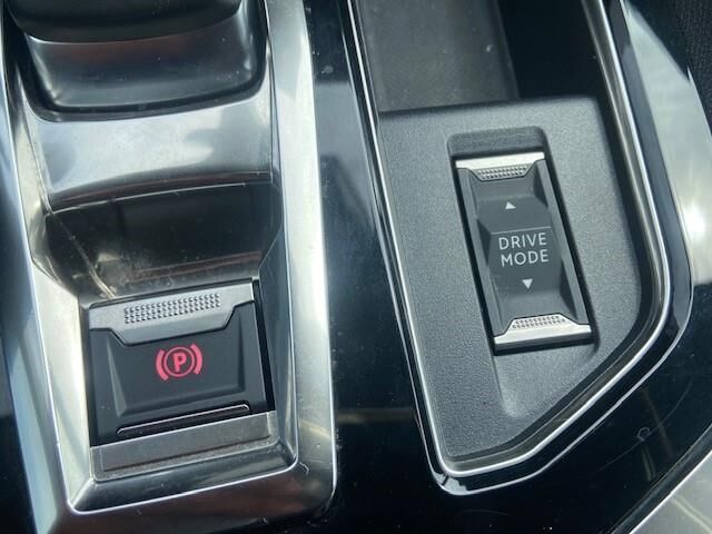 Billede af Peugeot 3008 1,6 PureTech  Plugin-hybrid First Selection EAT8 225HK 5d 8g Aut.