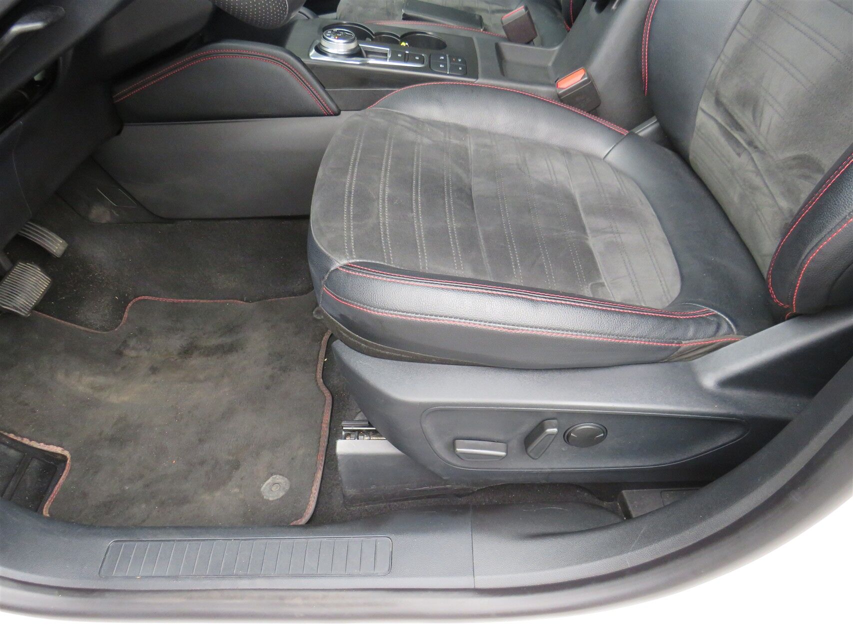Billede af Ford Kuga 2,5 Plugin-hybrid ST-Line X CVT 225HK 5d Trinl. Gear