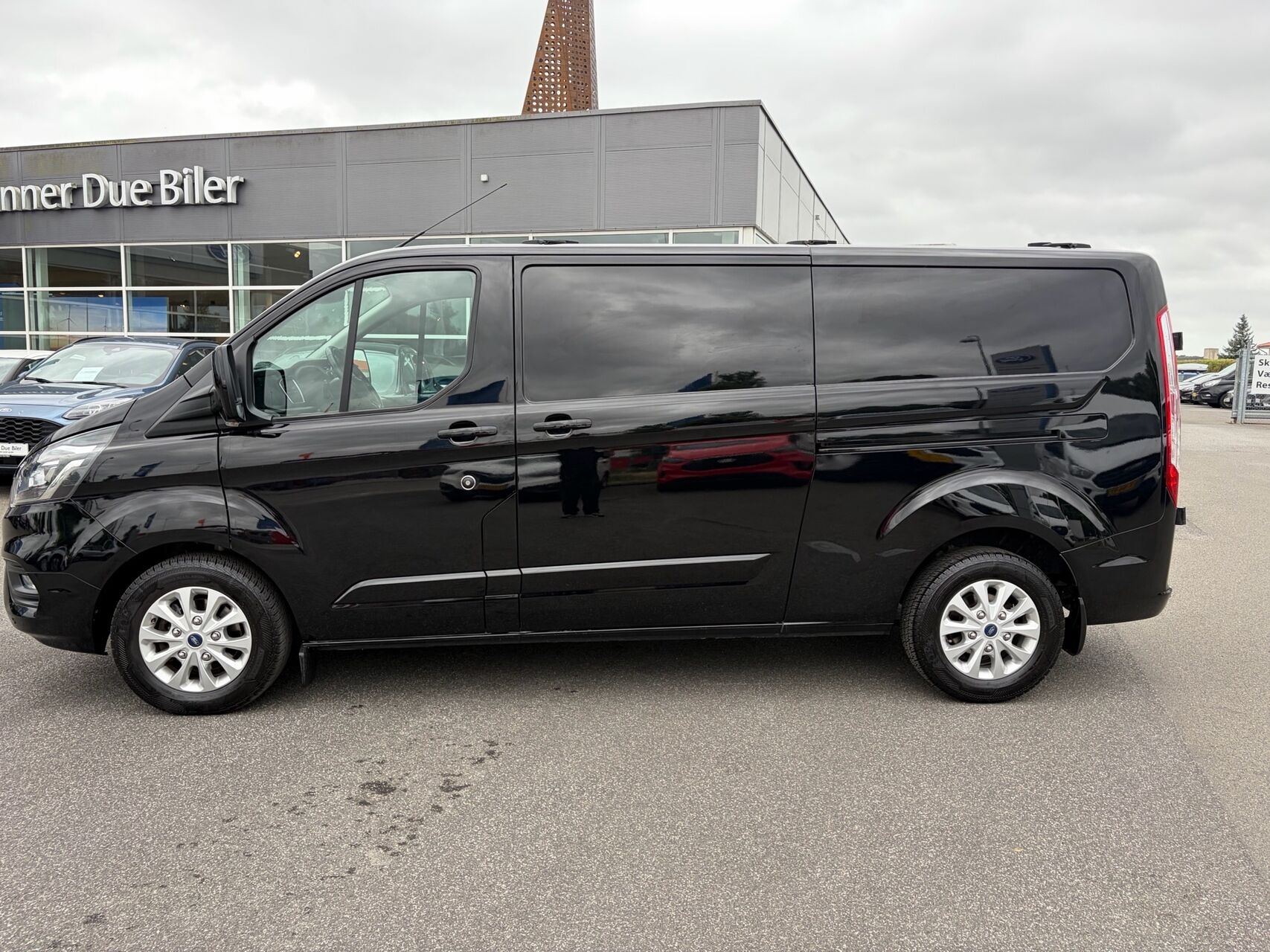 Billede af Ford Transit Custom 340 L2H1 2,0 TDCi Limited 170HK Van 6g Aut.