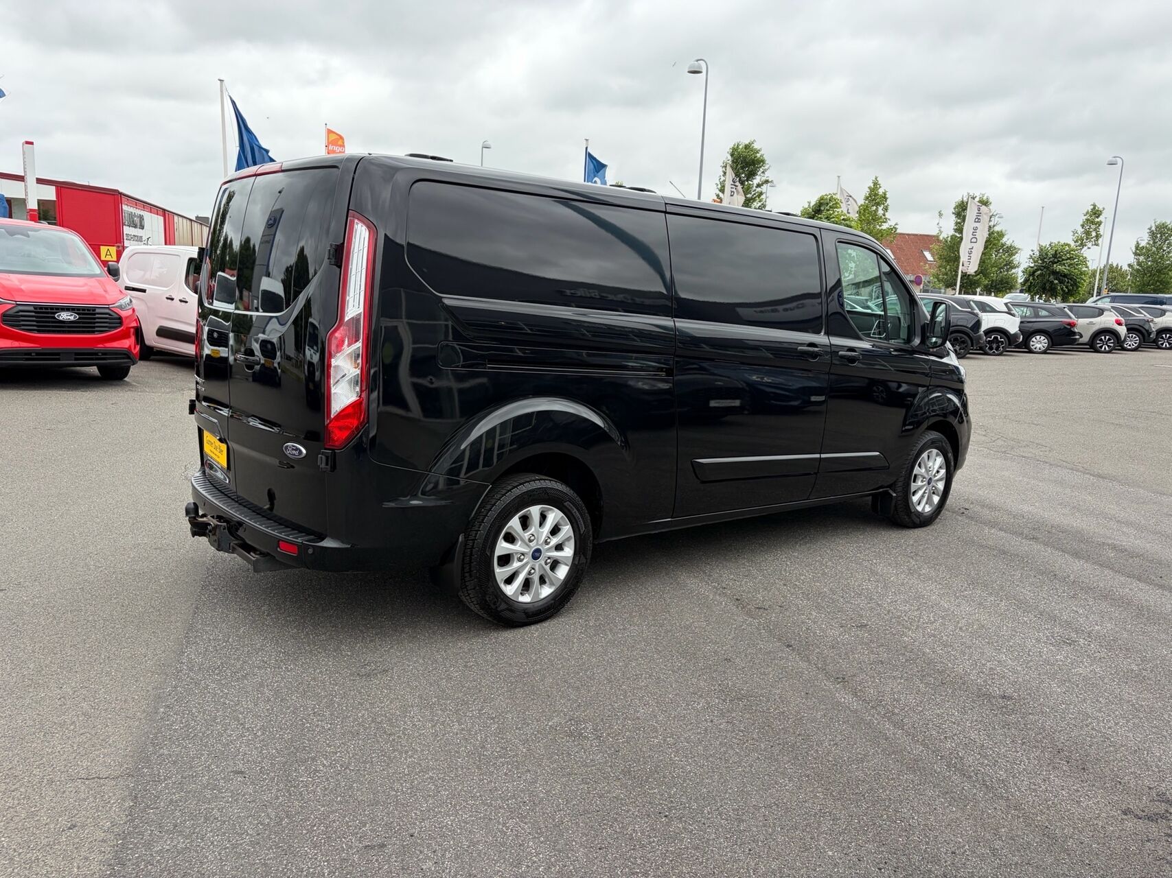 Billede af Ford Transit Custom 340 L2H1 2,0 TDCi Limited 170HK Van 6g Aut.