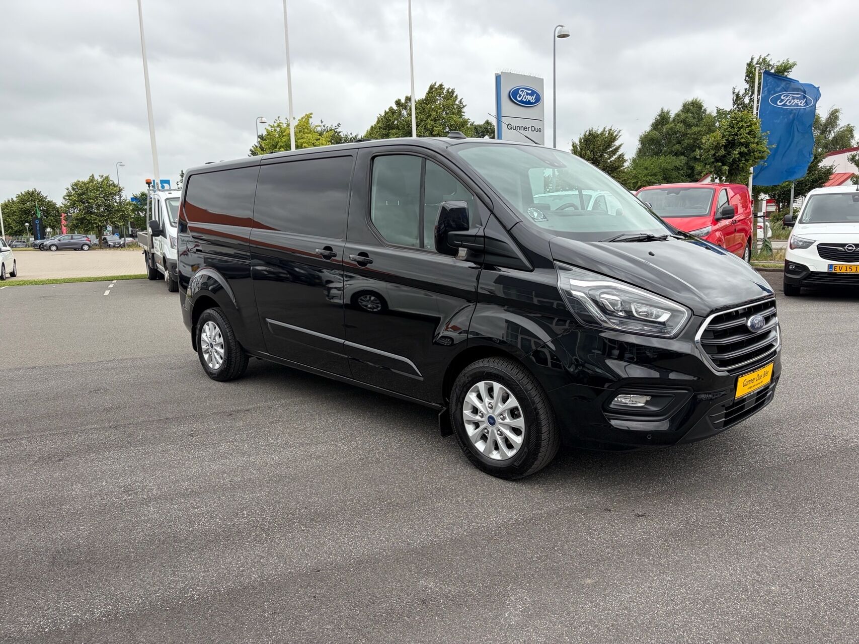 Billede af Ford Transit Custom 340 L2H1 2,0 TDCi Limited 170HK Van 6g Aut.