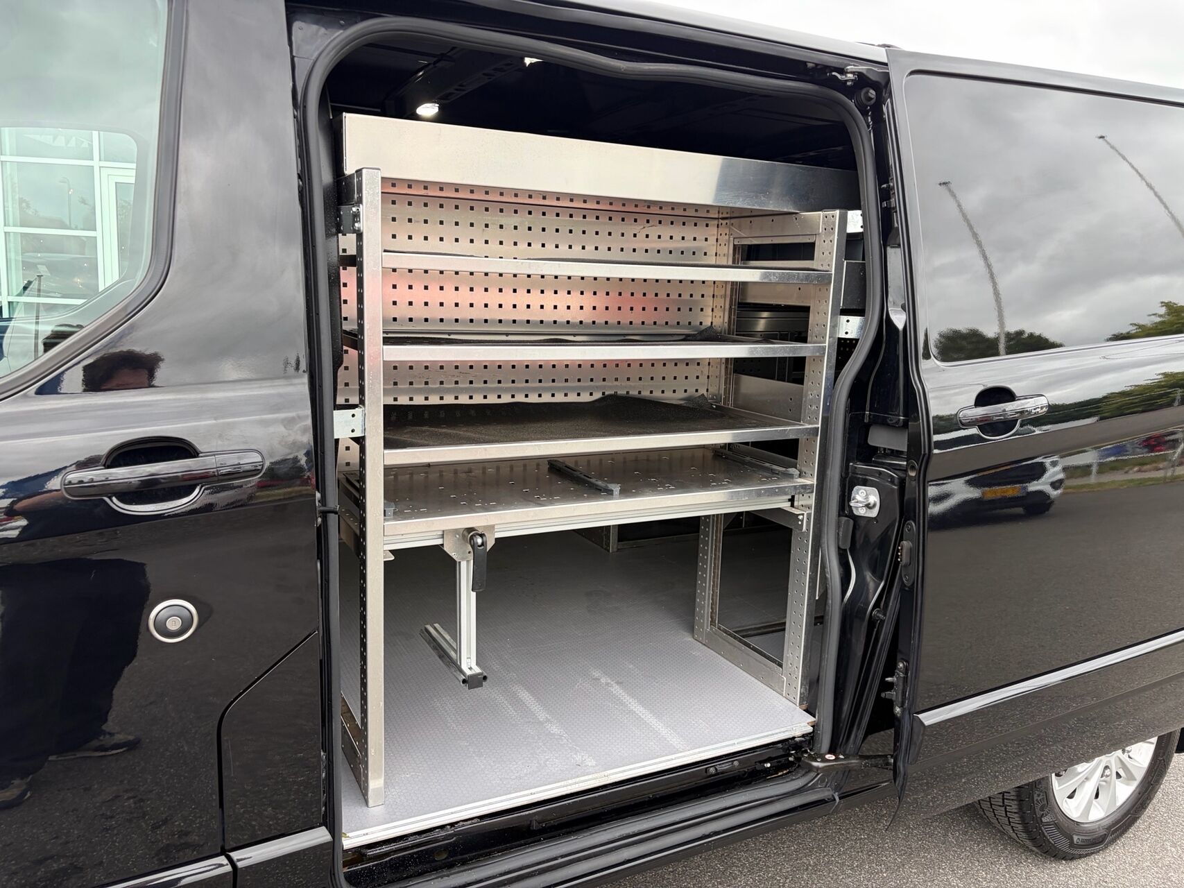 Billede af Ford Transit Custom 340 L2H1 2,0 TDCi Limited 170HK Van 6g Aut.