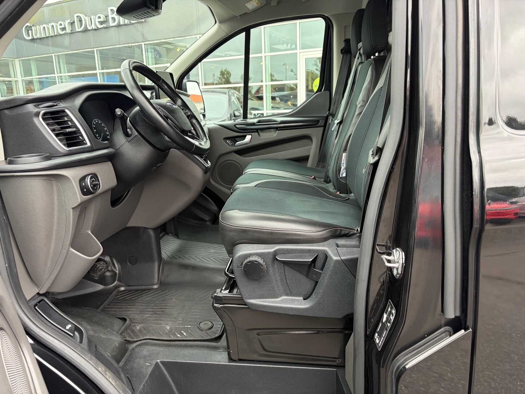 Billede af Ford Transit Custom 340 L2H1 2,0 TDCi Limited 170HK Van 6g Aut.