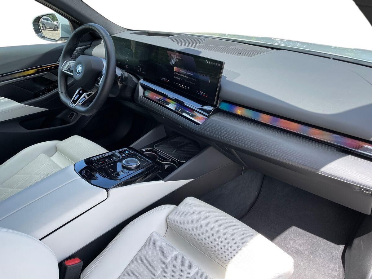 Billede af BMW i5 eDrive40 Touring EL Fully Charged 340HK Stc Aut.