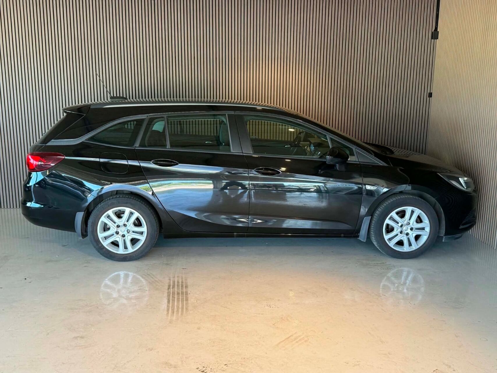 Billede af Opel Astra Sports Tourer 1,4 Turbo Enjoy Start/Stop 125HK Stc 6g