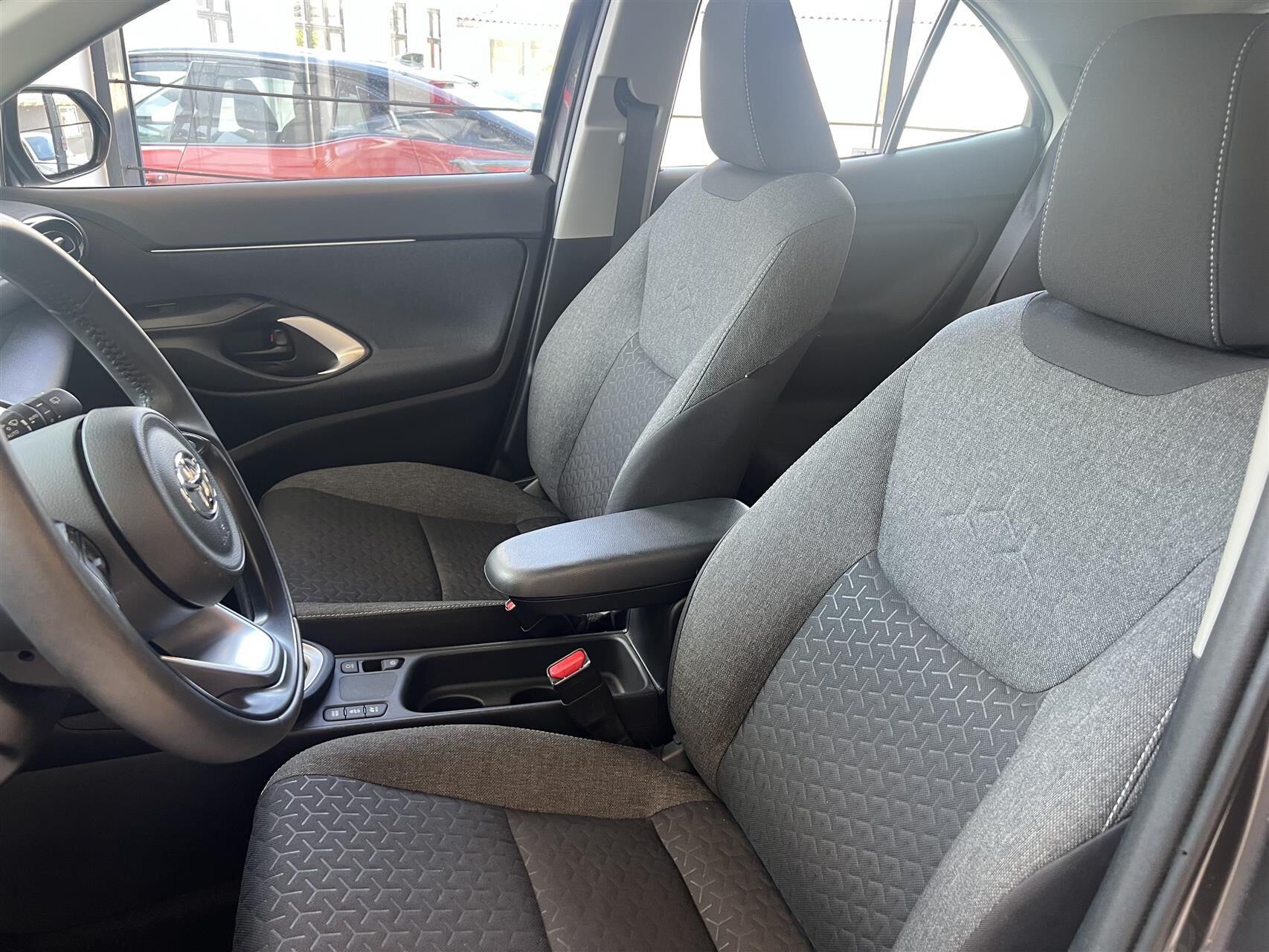 Billede af Toyota Yaris Cross 1,5 Hybrid Essential Comfort 116HK 5d Trinl. Gear