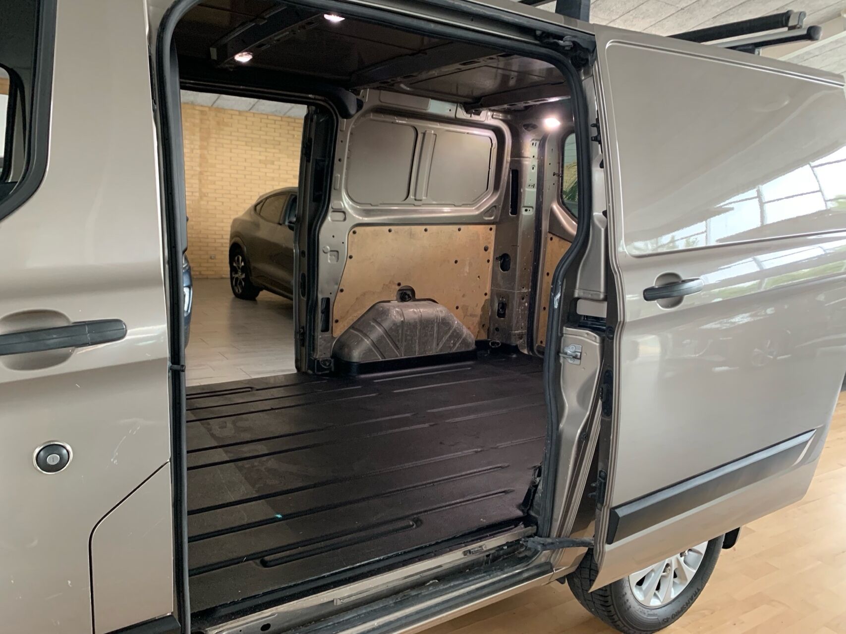 Billede af Ford Transit Custom 320 L1H1 2,0 TDCi Trend 170HK Van 6g Aut.