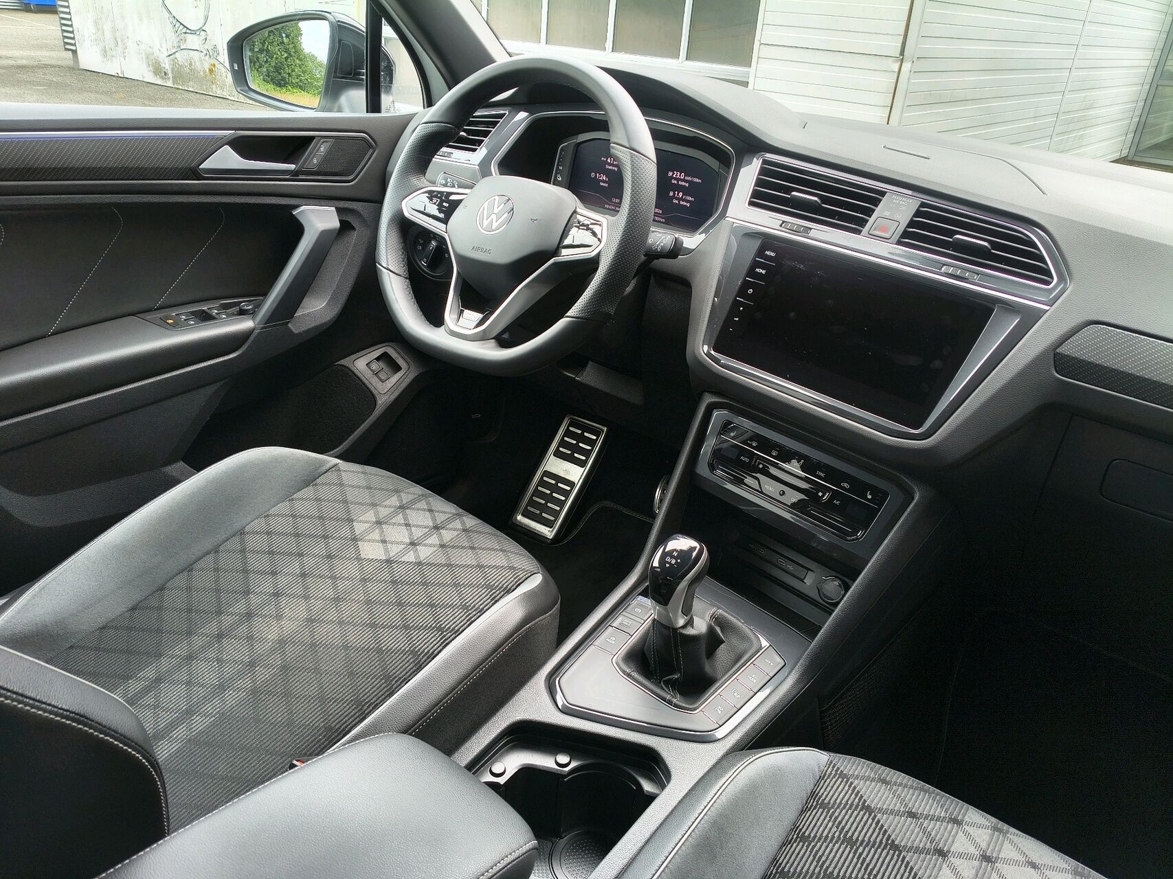 Billede af VW Tiguan 1,4 TSI eHybrid R-Line DSG 245HK 5d 6g Aut.