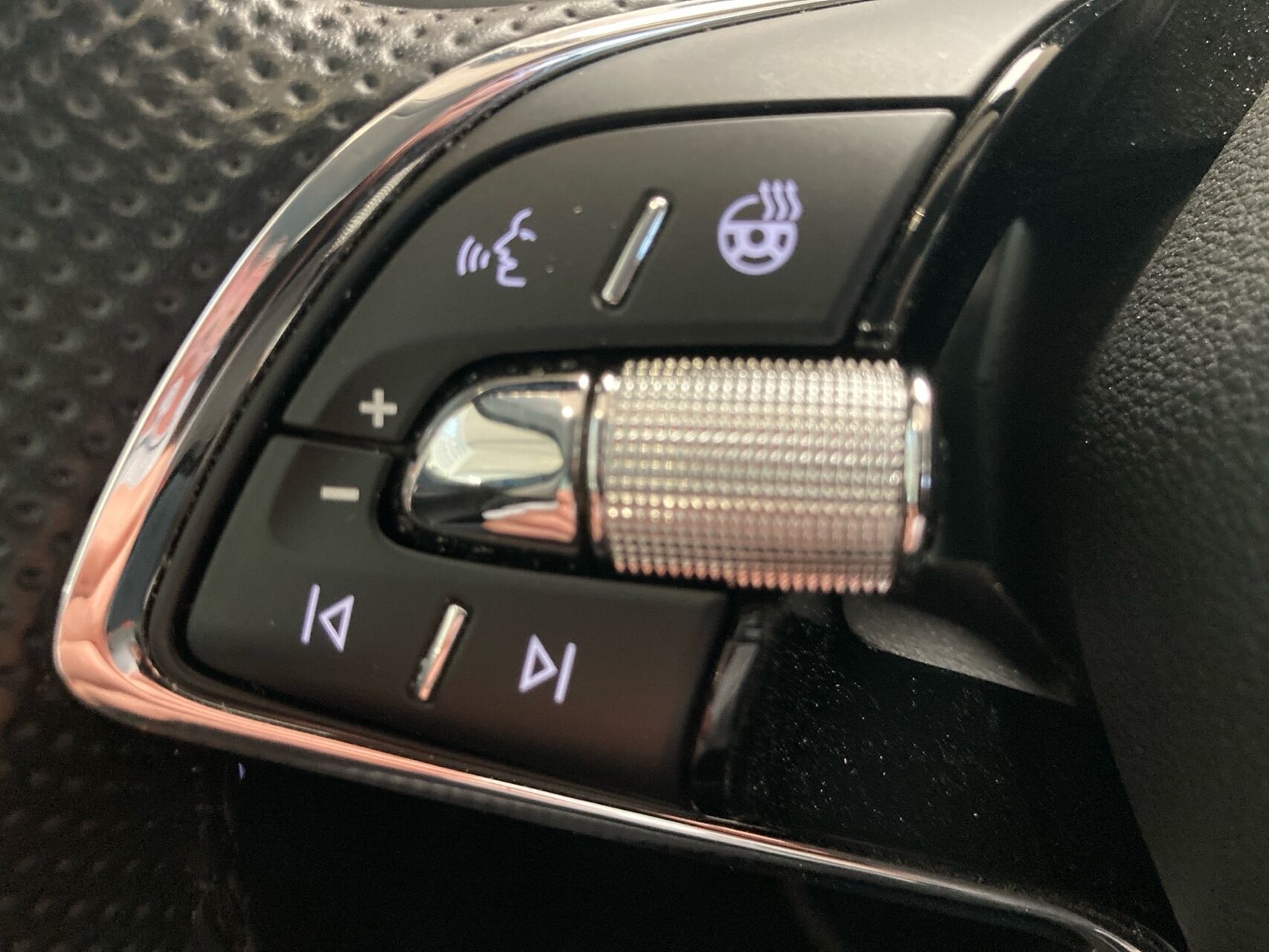 Billede af Skoda Karoq 1,5 TSI ACT Celebration DSG 150HK 5d 7g Aut.