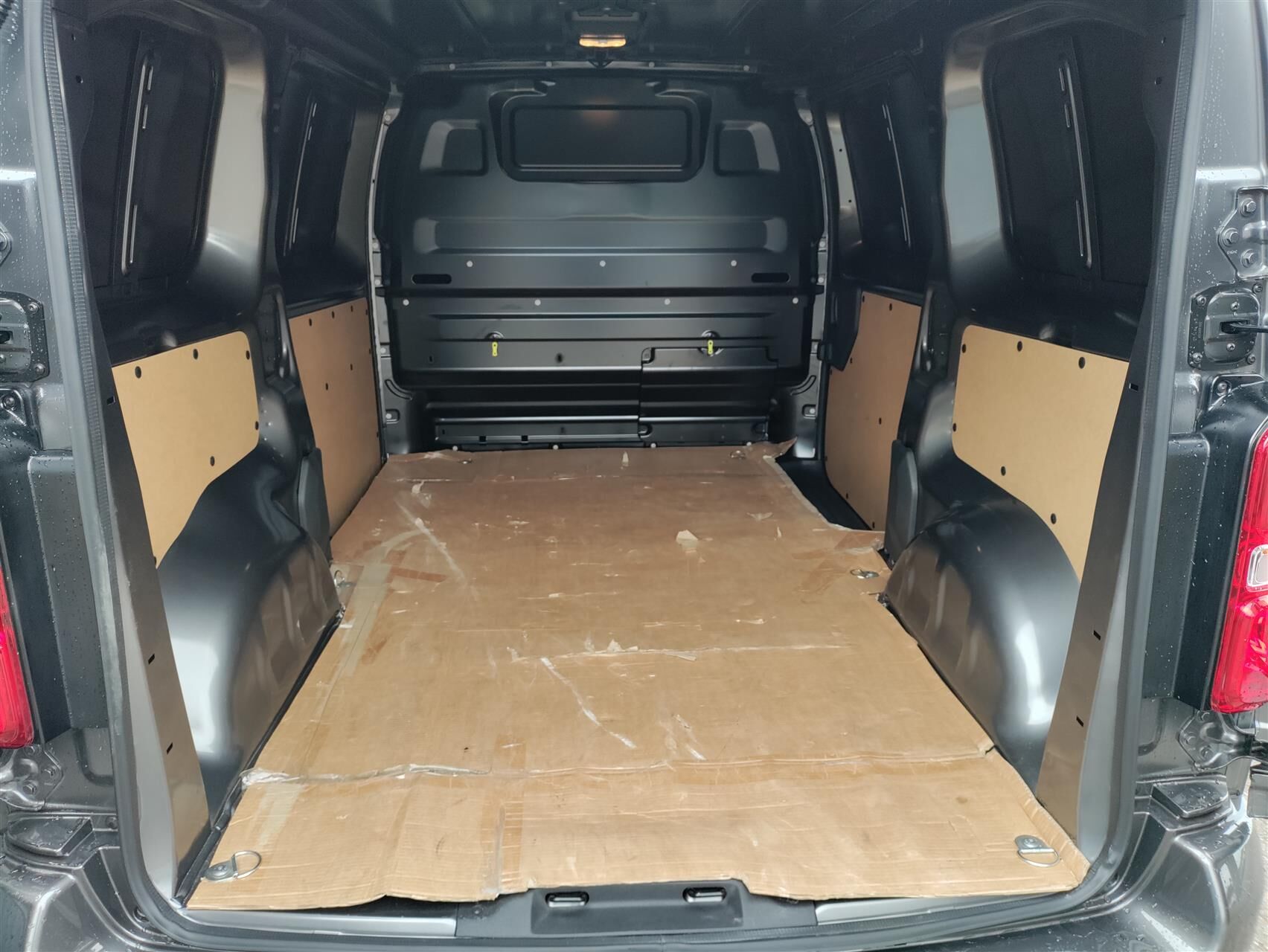 Billede af Peugeot Expert L2 2,0 BlueHDi Premium EAT8 144HK Van 8g Aut.