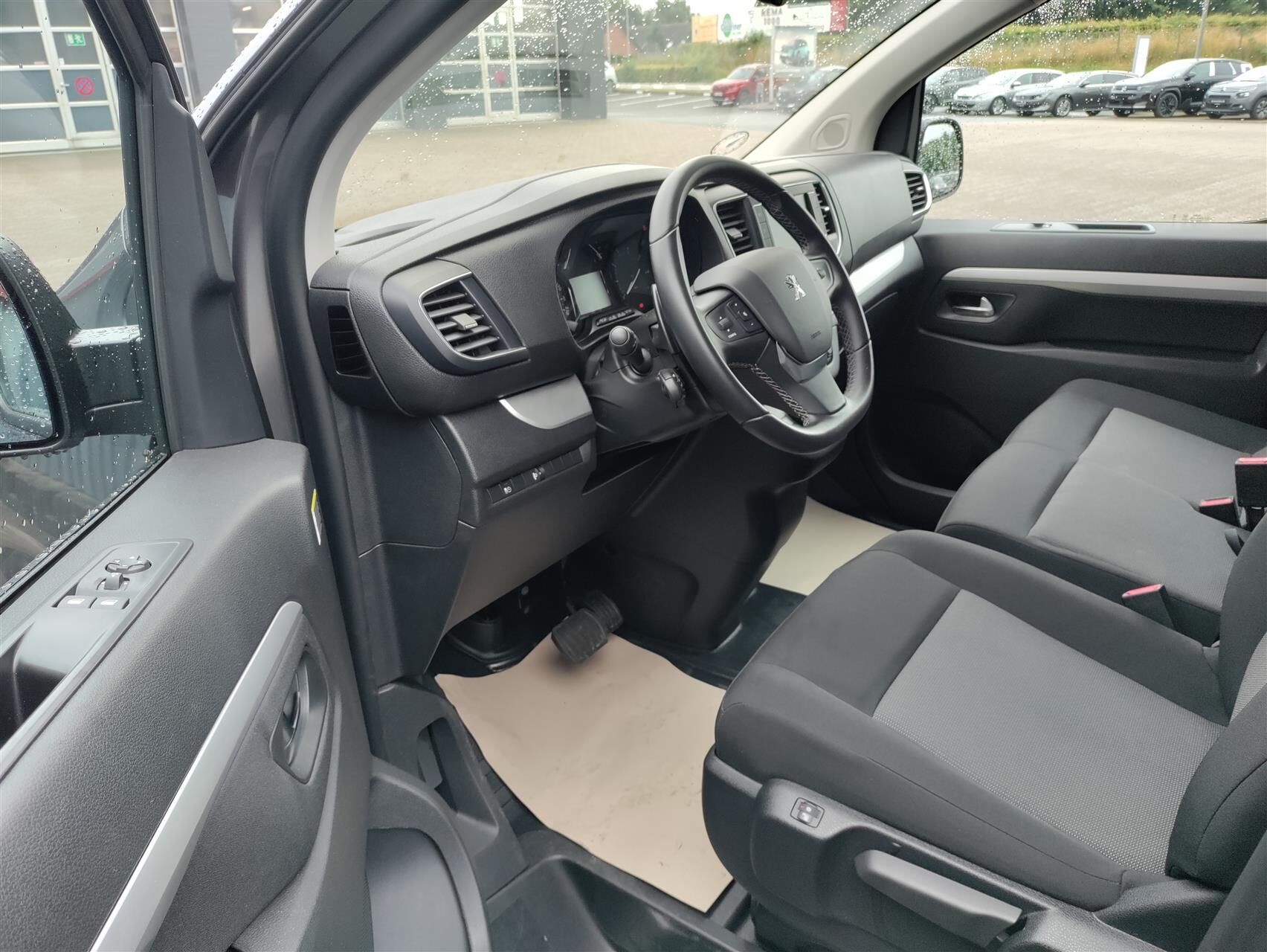 Billede af Peugeot Expert L2 2,0 BlueHDi Premium EAT8 144HK Van 8g Aut.