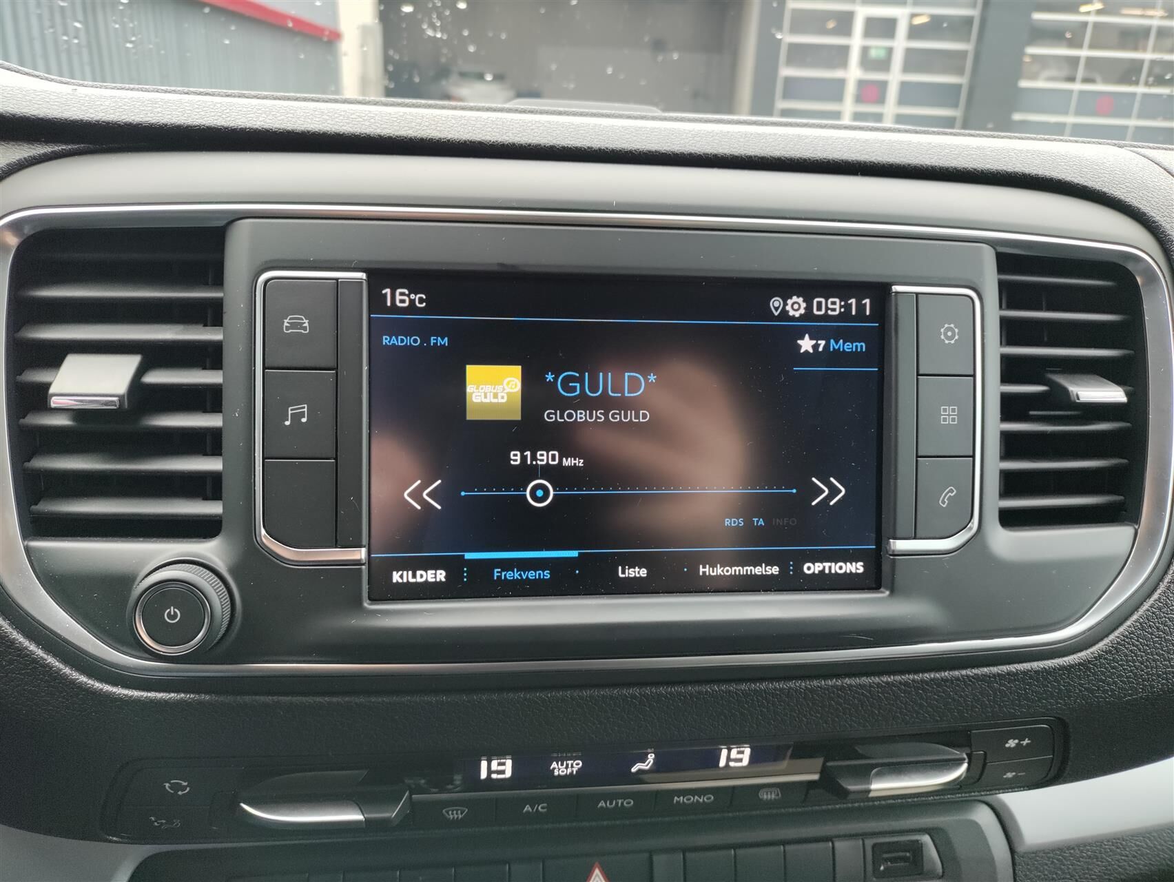 Billede af Peugeot Expert L2 2,0 BlueHDi Premium EAT8 144HK Van 8g Aut.