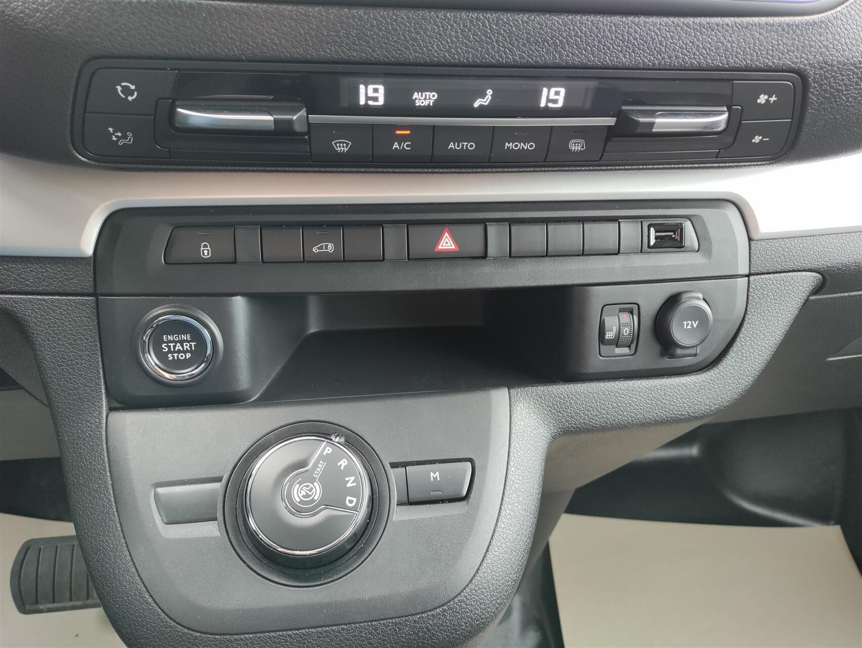 Billede af Peugeot Expert L2 2,0 BlueHDi Premium EAT8 144HK Van 8g Aut.