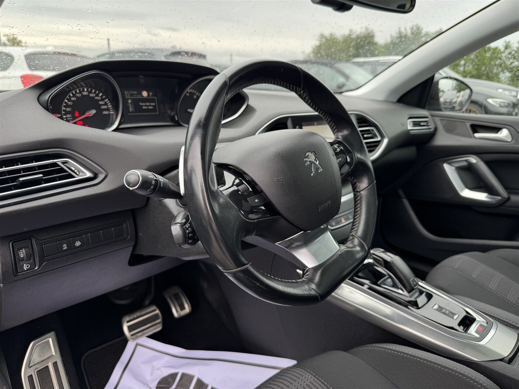 Billede af Peugeot 308 SW 1,2 PureTech Selection Sky EAT8 130HK Stc 8g Aut.