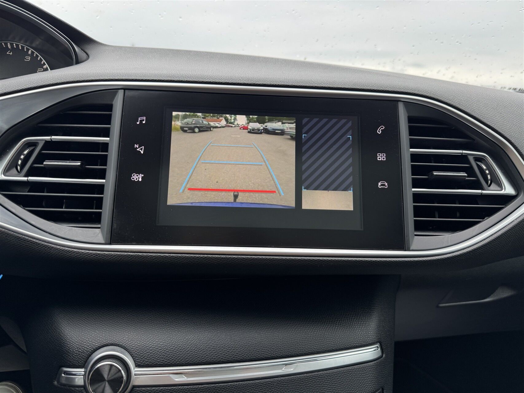 Billede af Peugeot 308 SW 1,2 PureTech Selection Sky EAT8 130HK Stc 8g Aut.