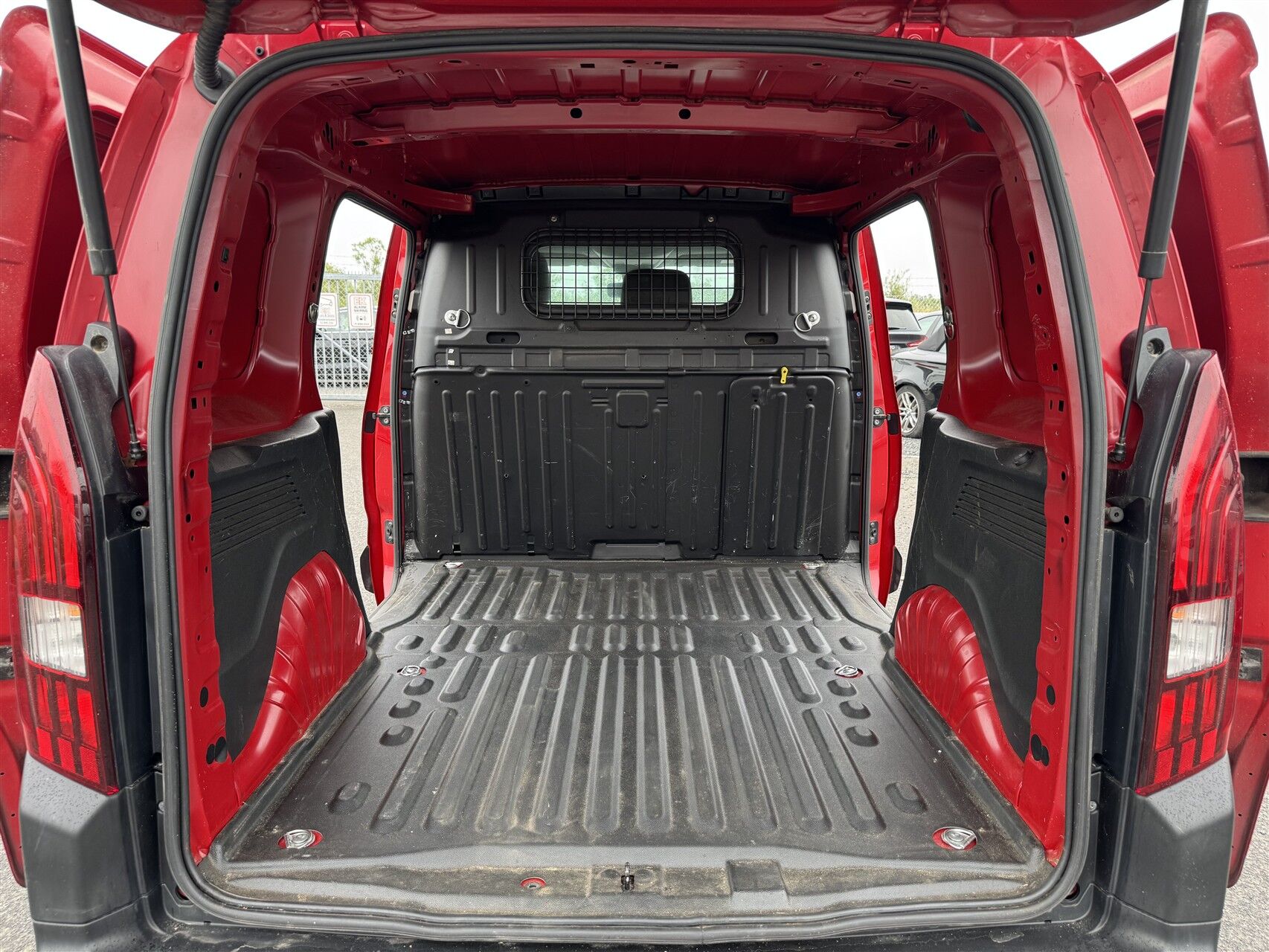 Billede af Peugeot Partner L1 V1 1,5 BlueHDi Plus EAT8 130HK Van 8g Aut.