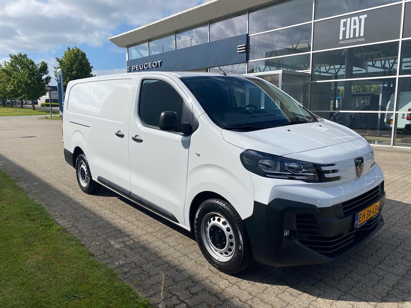 Billede af Peugeot Expert L3 2,0 BlueHDi Plus 144HK Van 6g