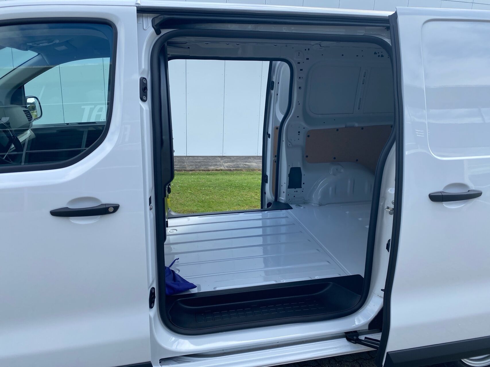 Billede af Peugeot Expert L3 2,0 BlueHDi Plus 144HK Van 6g