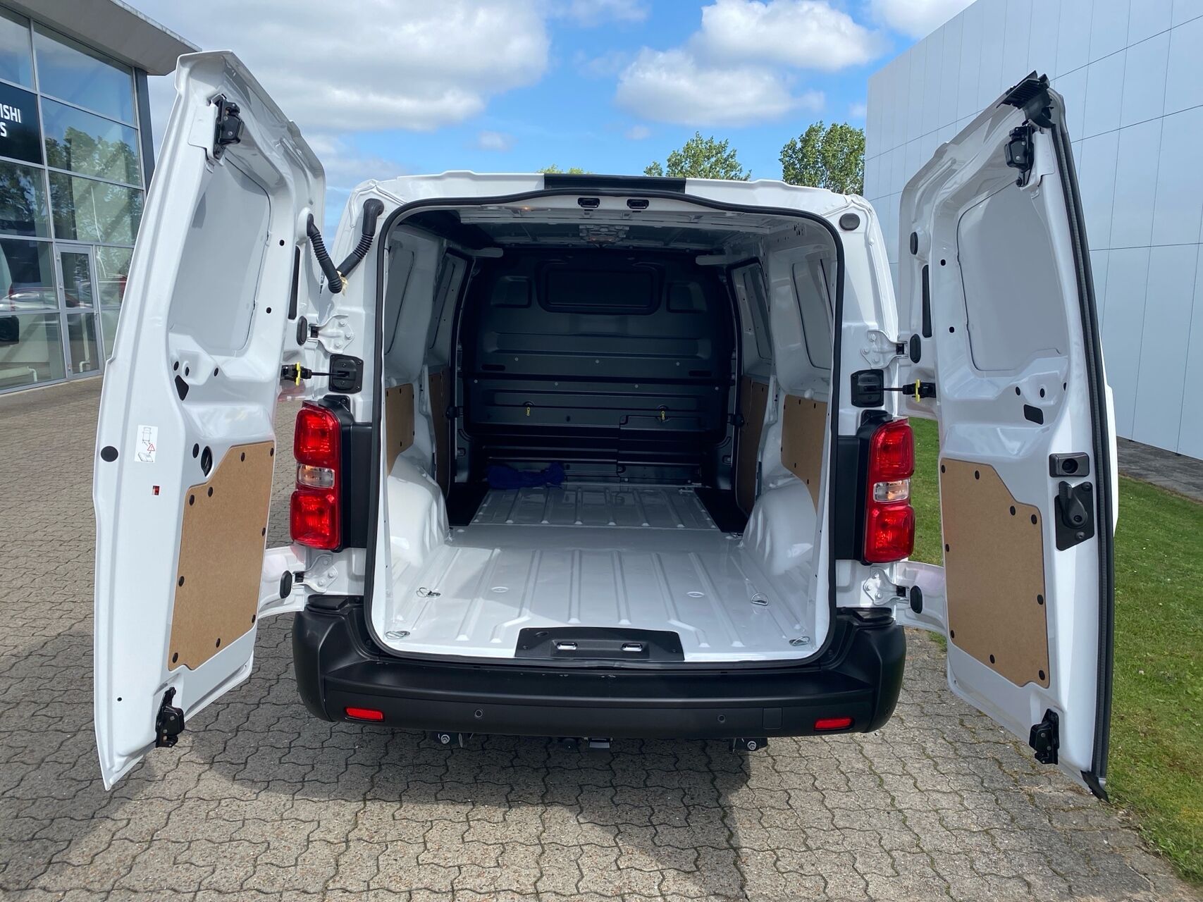 Billede af Peugeot Expert L3 2,0 BlueHDi Plus 144HK Van 6g