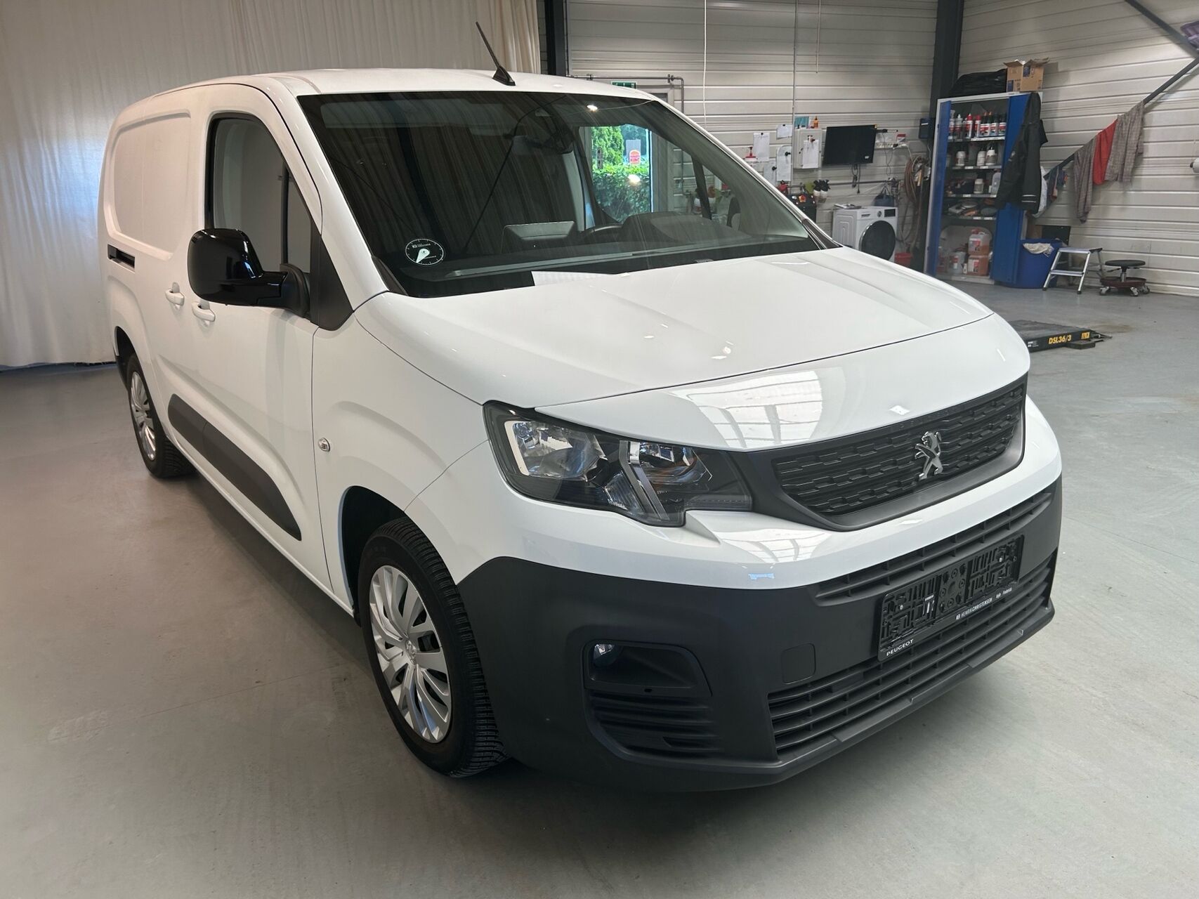 Billede af Peugeot e-Partner L2 V2 EL Plus 136HK Van Aut.