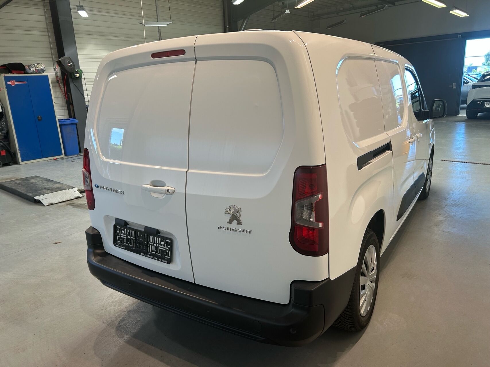 Billede af Peugeot e-Partner L2 V2 EL Plus 136HK Van Aut.