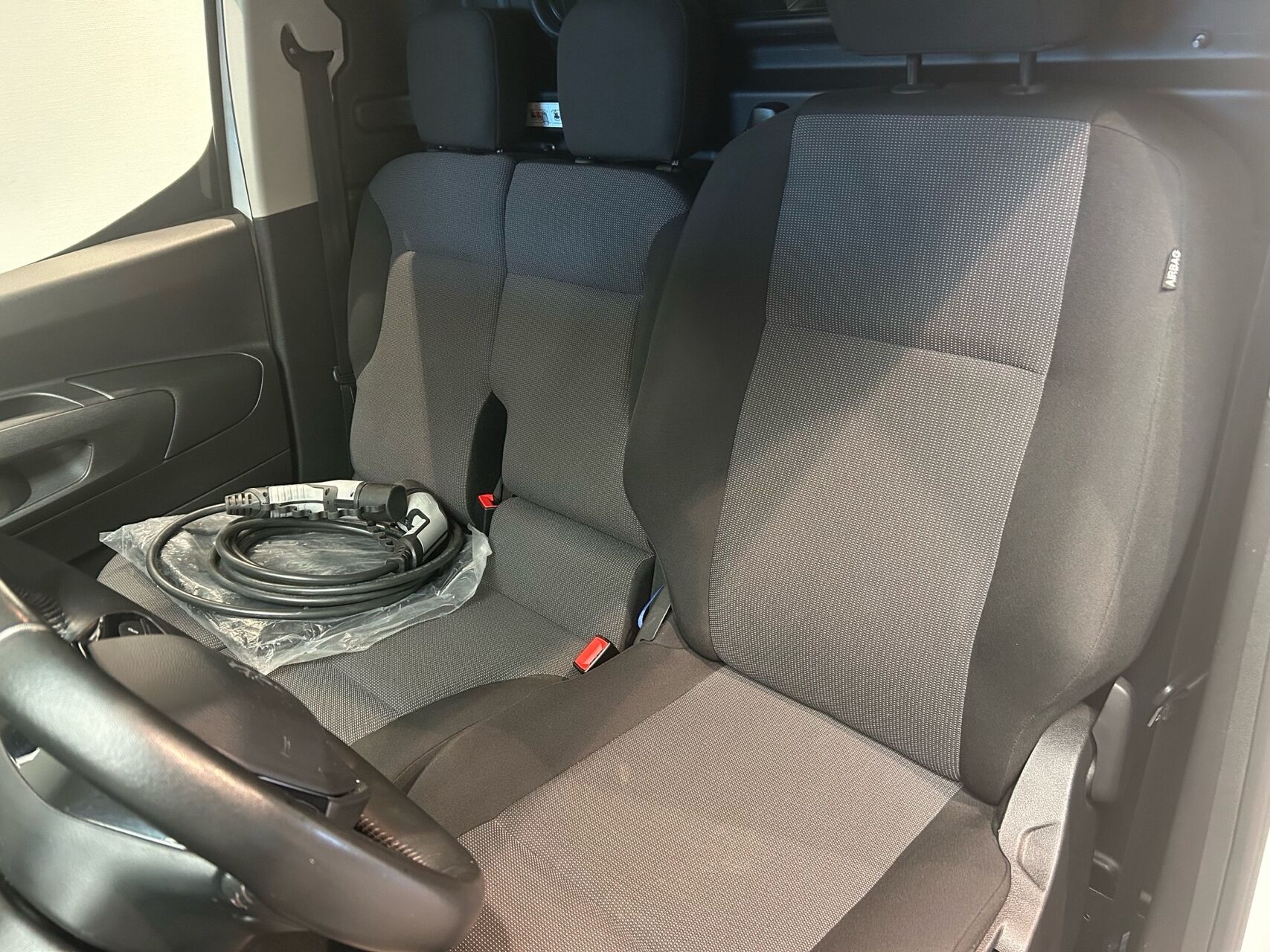 Billede af Peugeot e-Partner L2 V2 EL Plus 136HK Van Aut.