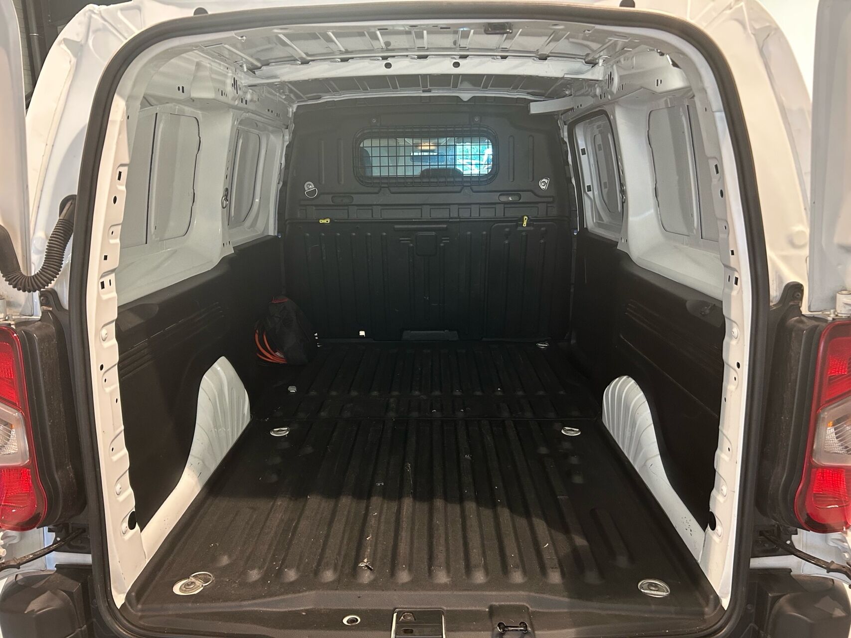 Billede af Peugeot e-Partner L2 V2 EL Plus 136HK Van Aut.