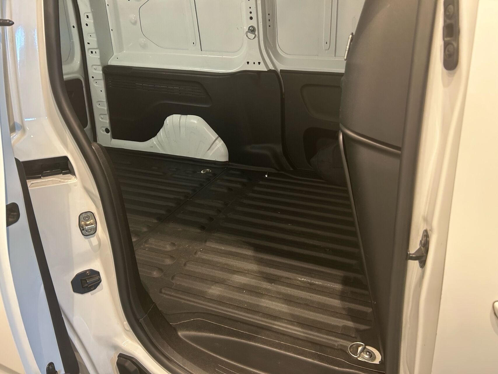 Billede af Peugeot e-Partner L2 V2 EL Plus 136HK Van Aut.