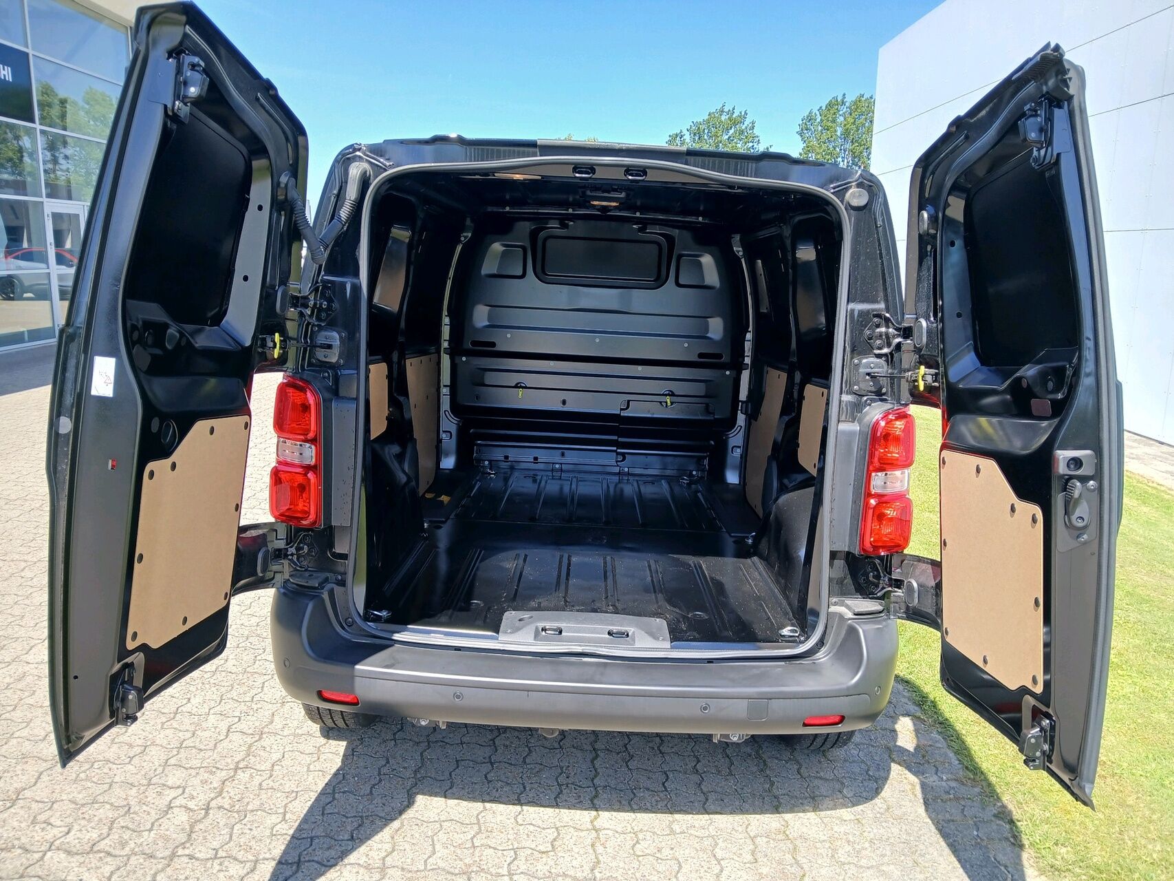 Billede af Peugeot Expert L2 2,0 BlueHDi Premium 144HK Van 6g