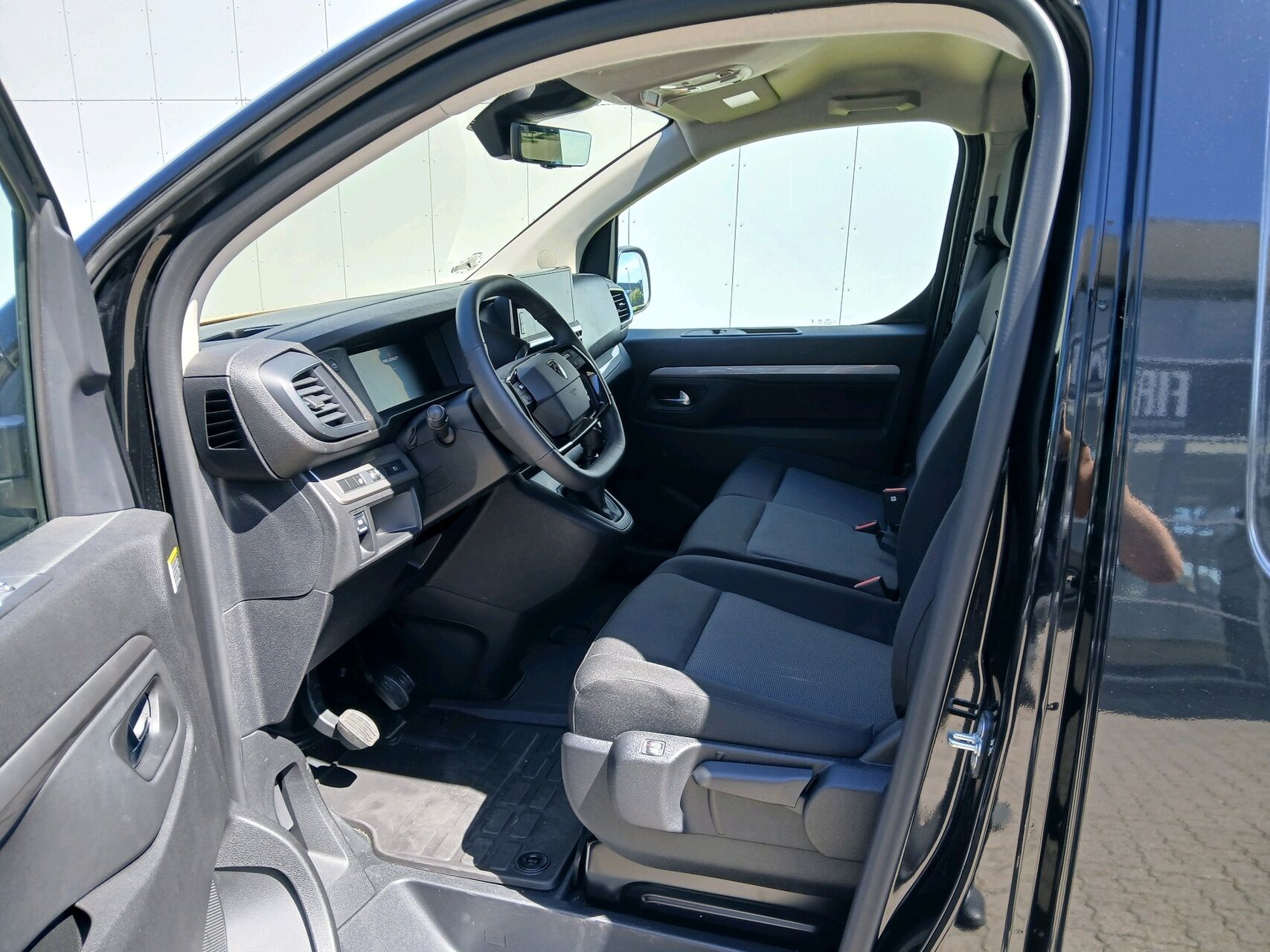 Billede af Peugeot Expert L2 2,0 BlueHDi Premium 144HK Van 6g