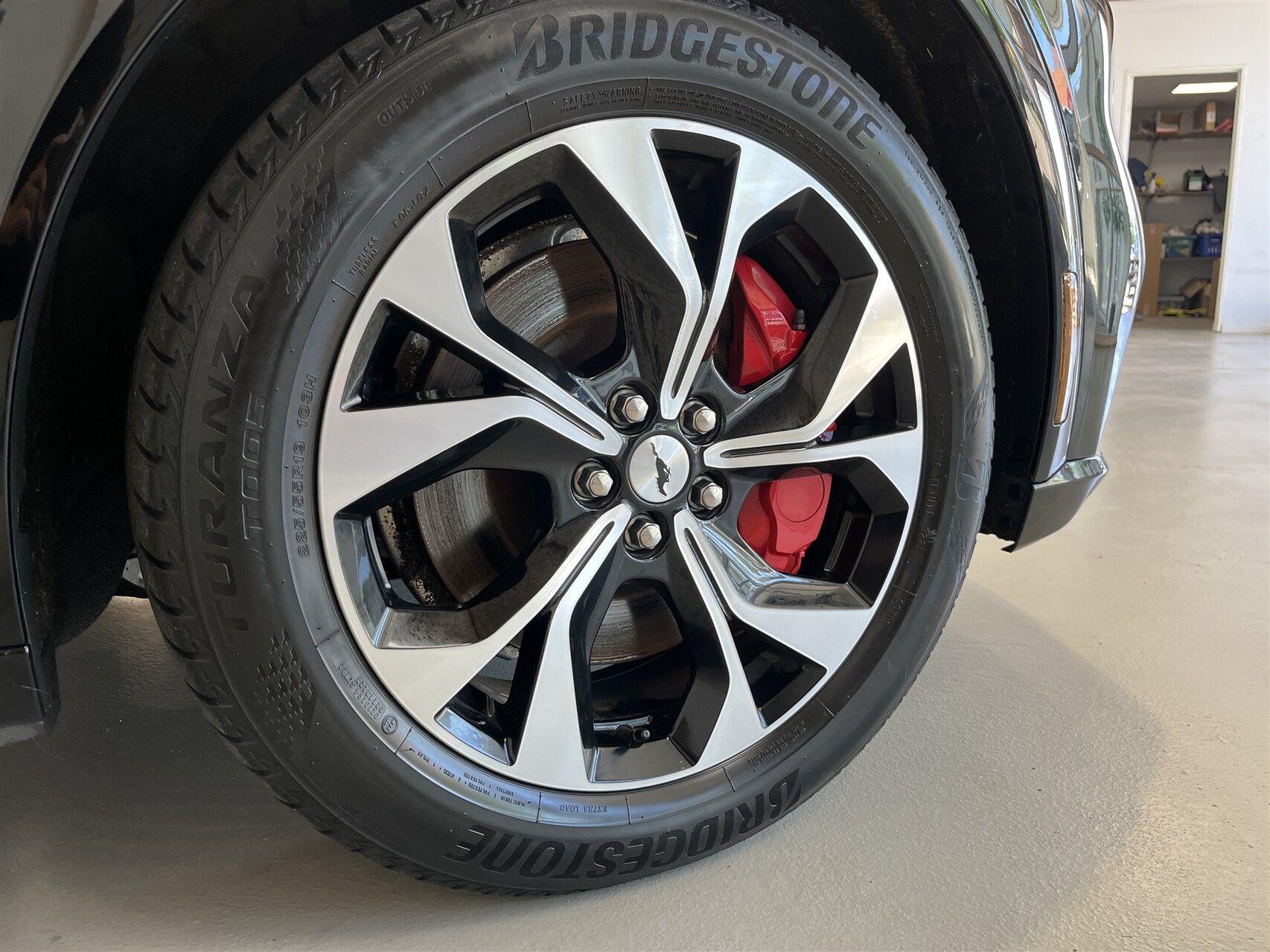 Billede af Ford Mustang Mach-E EL SR Premium AWD 371HK 5d Aut.
