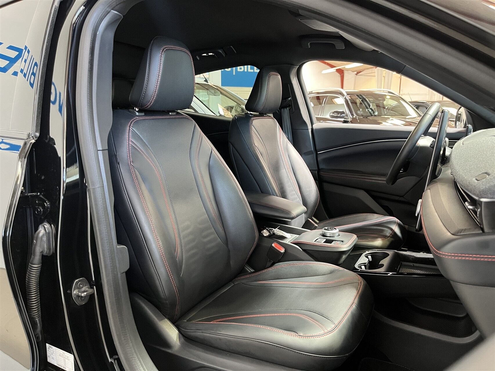Billede af Ford Mustang Mach-E EL SR Premium AWD 371HK 5d Aut.