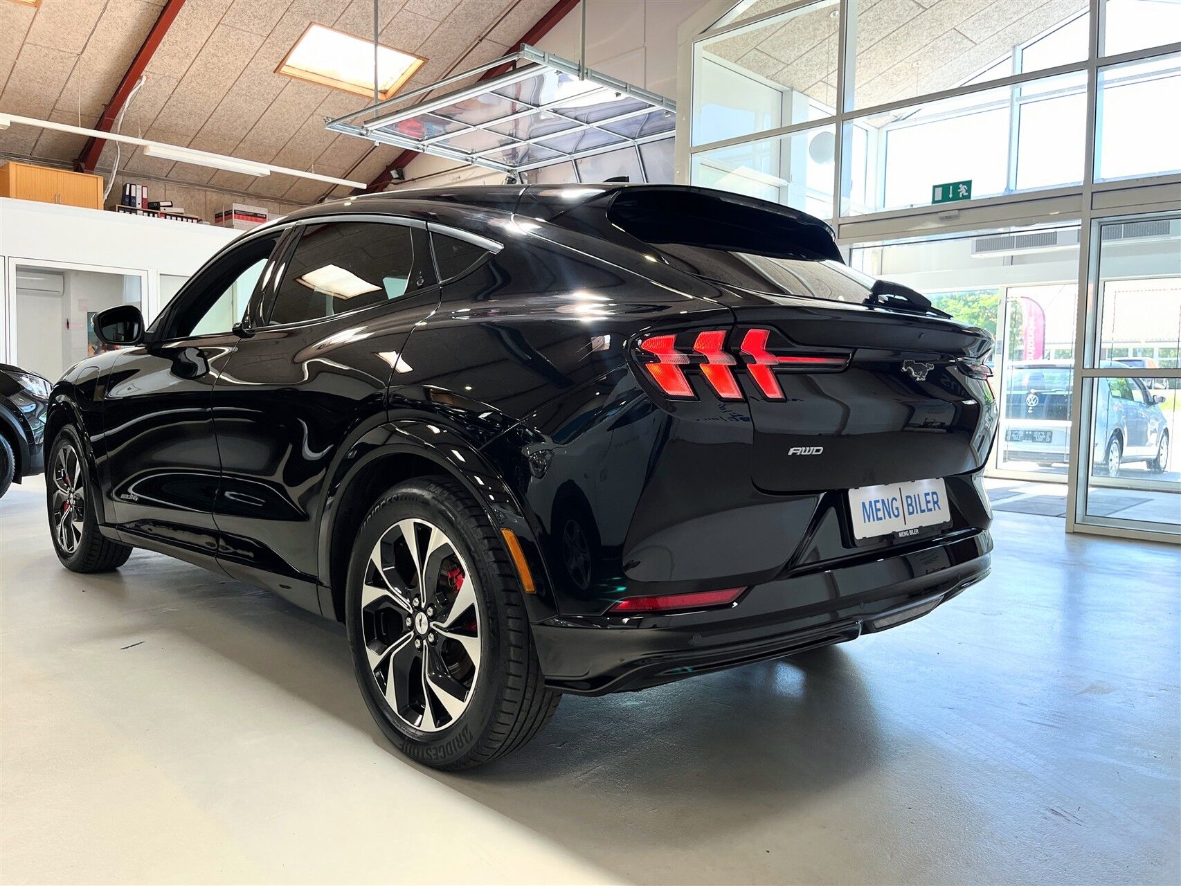 Billede af Ford Mustang Mach-E EL SR Premium AWD 371HK 5d Aut.