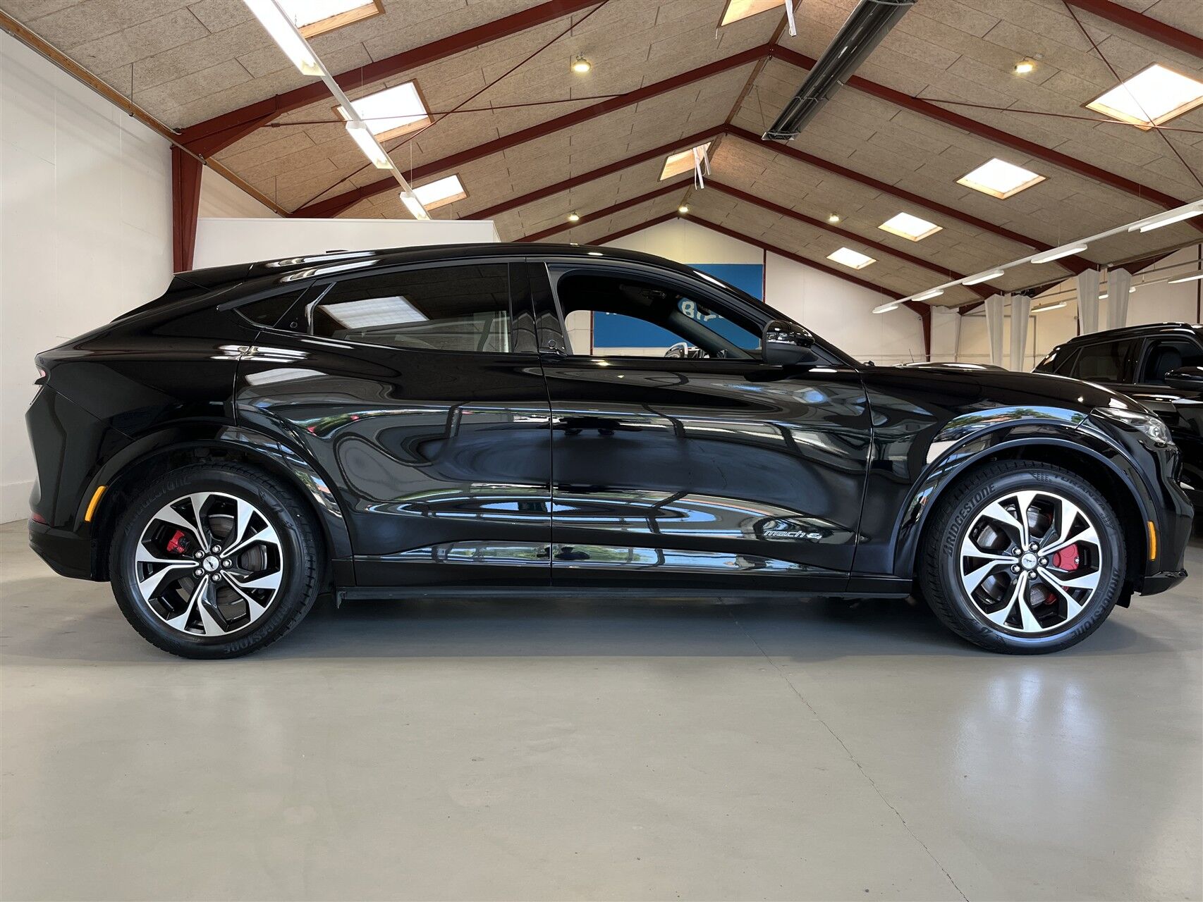 Billede af Ford Mustang Mach-E EL SR Premium AWD 371HK 5d Aut.