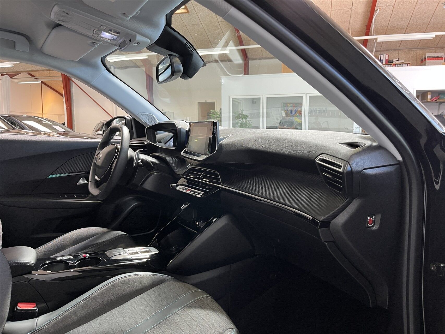 Billede af Peugeot 2008 1,2 PureTech Allure Pack EAT8 130HK 5d 8g Aut.