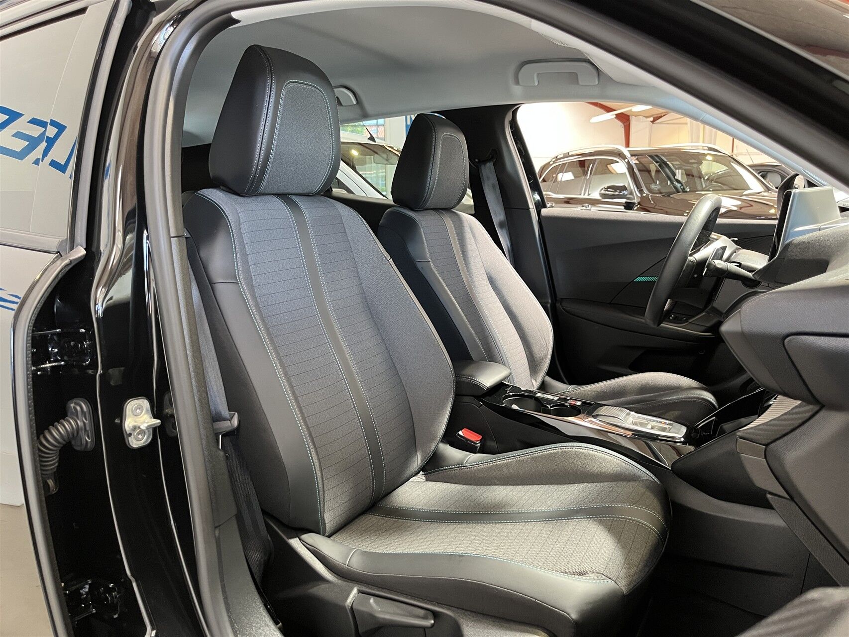 Billede af Peugeot 2008 1,2 PureTech Allure Pack EAT8 130HK 5d 8g Aut.