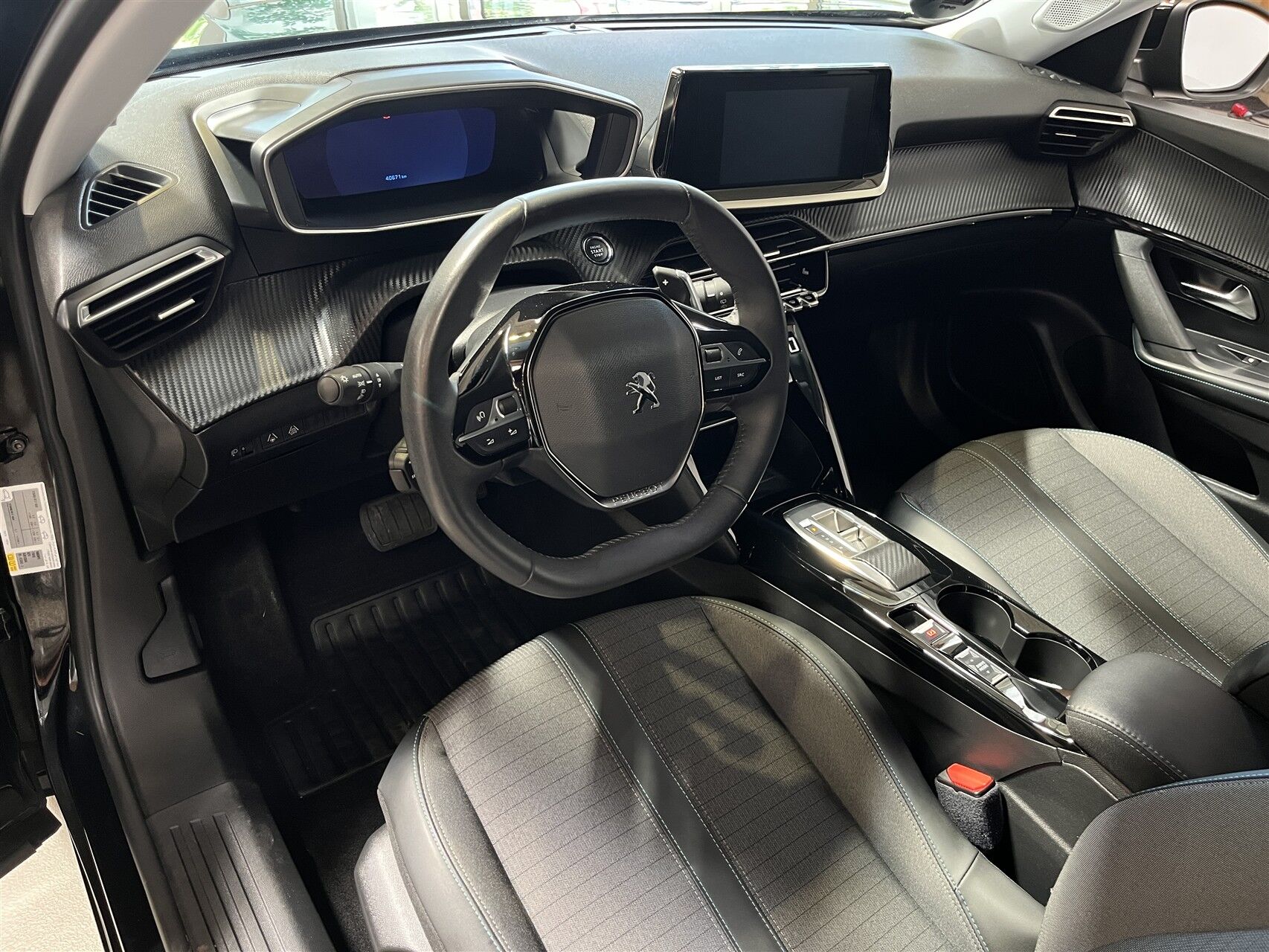 Billede af Peugeot 2008 1,2 PureTech Allure Pack EAT8 130HK 5d 8g Aut.