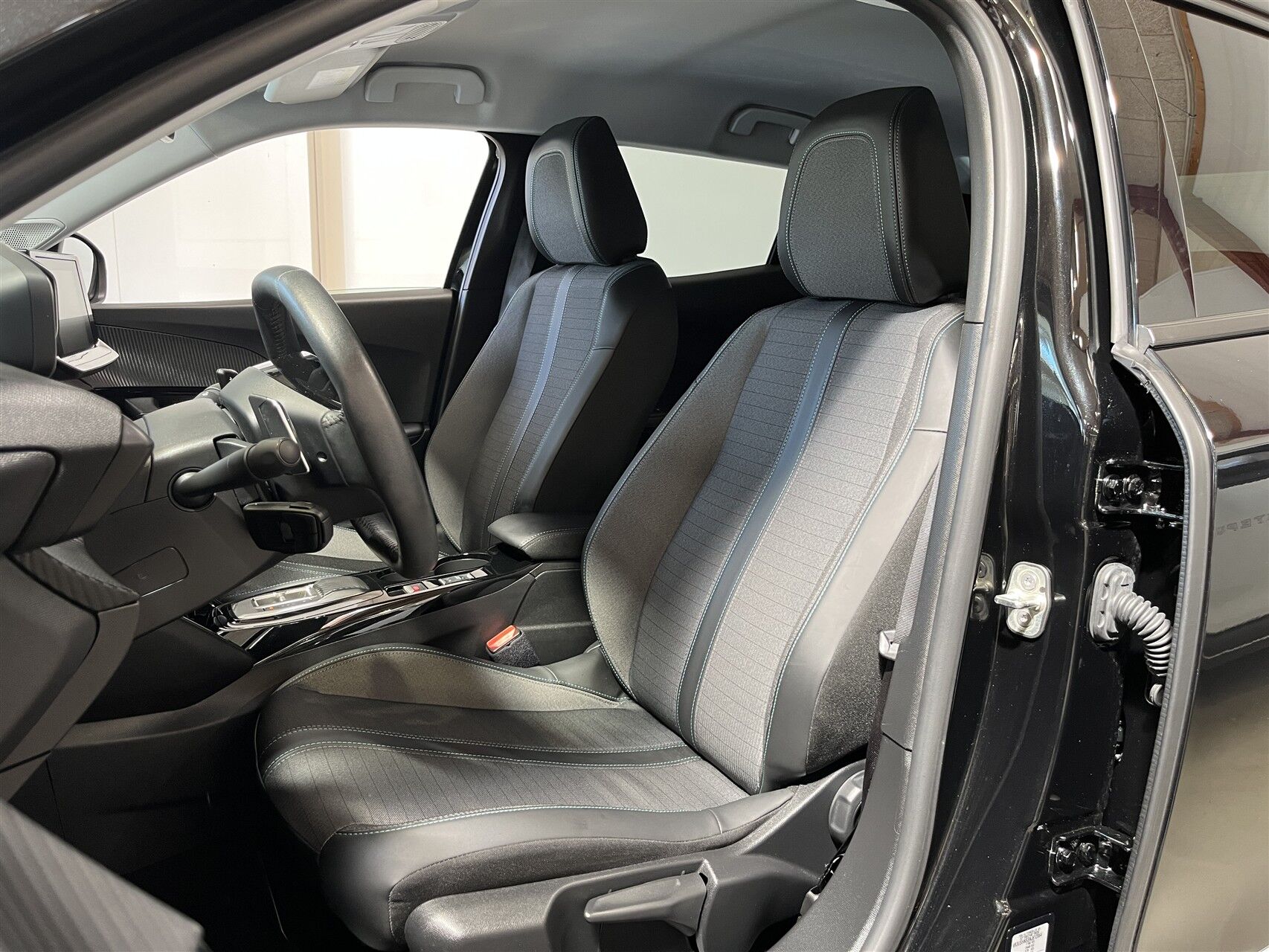 Billede af Peugeot 2008 1,2 PureTech Allure Pack EAT8 130HK 5d 8g Aut.