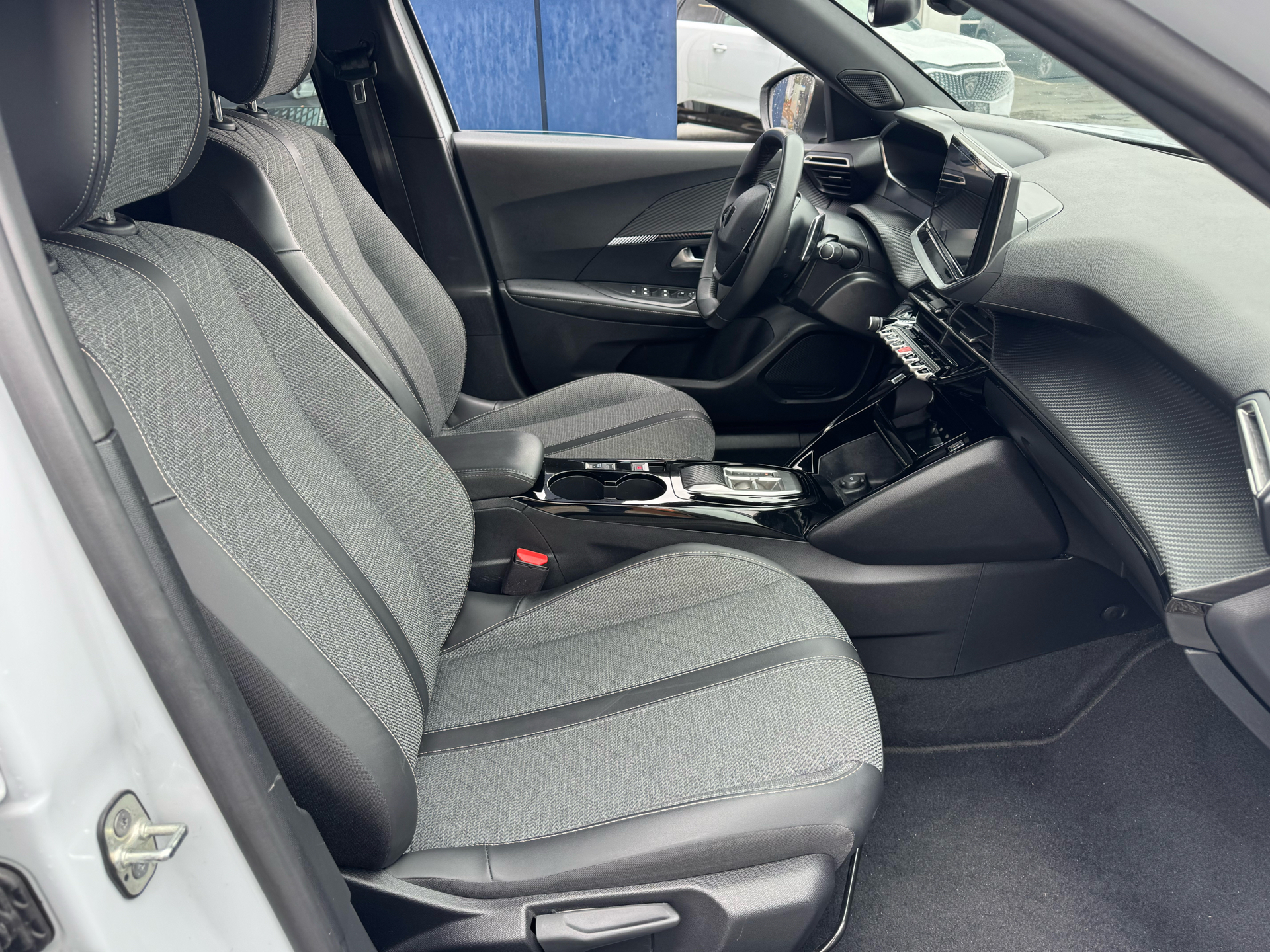 Billede af Peugeot 2008 1,2 PureTech Allure EAT8 130HK 5d 8g Aut.