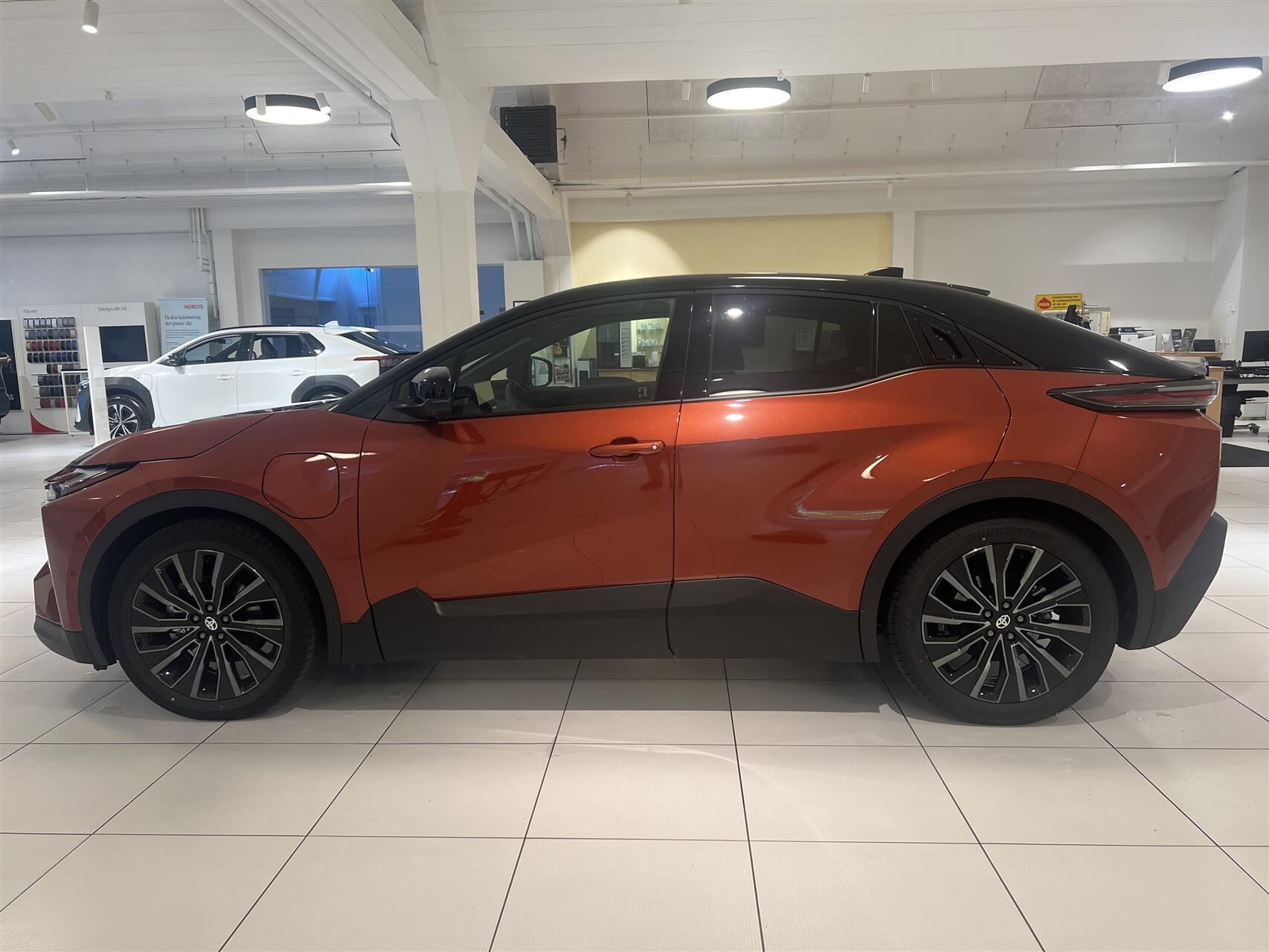 Billede af Toyota C-HR+ EL Executive AWD 343HK 5d Aut.