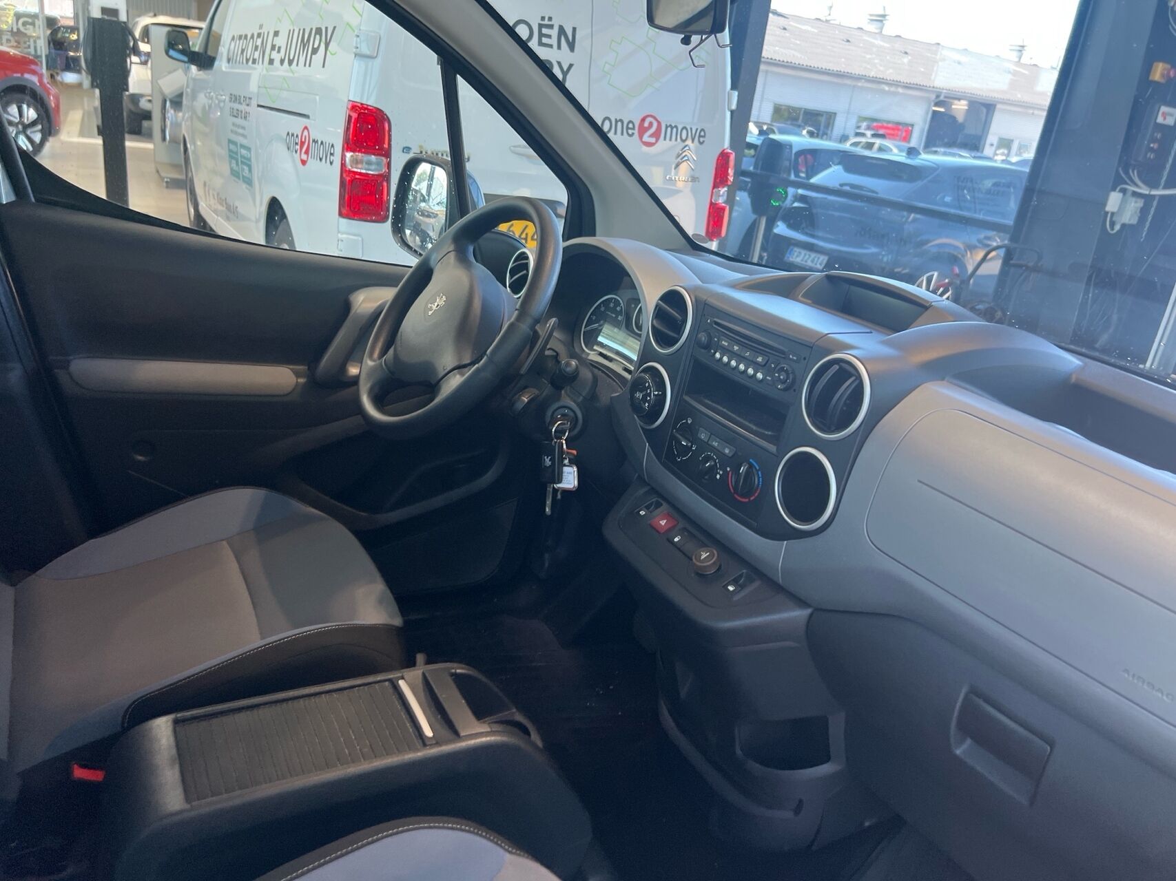 Billede af Peugeot Partner 1,6 BlueHDi Active ESG 100HK Aut.