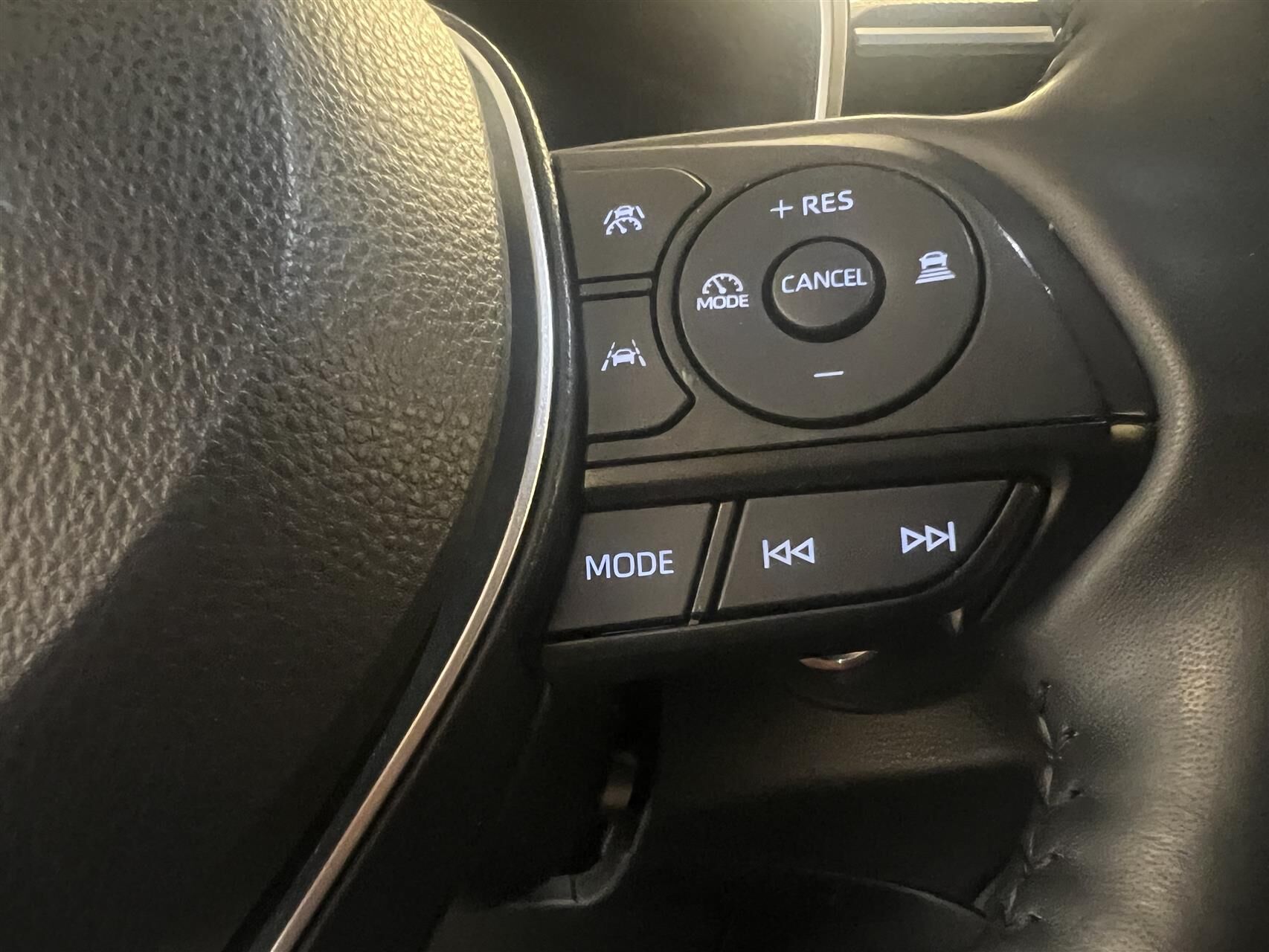 Billede af Toyota Corolla Cross 2,0 Hybrid Style E-CVT 197HK 5d Aut.