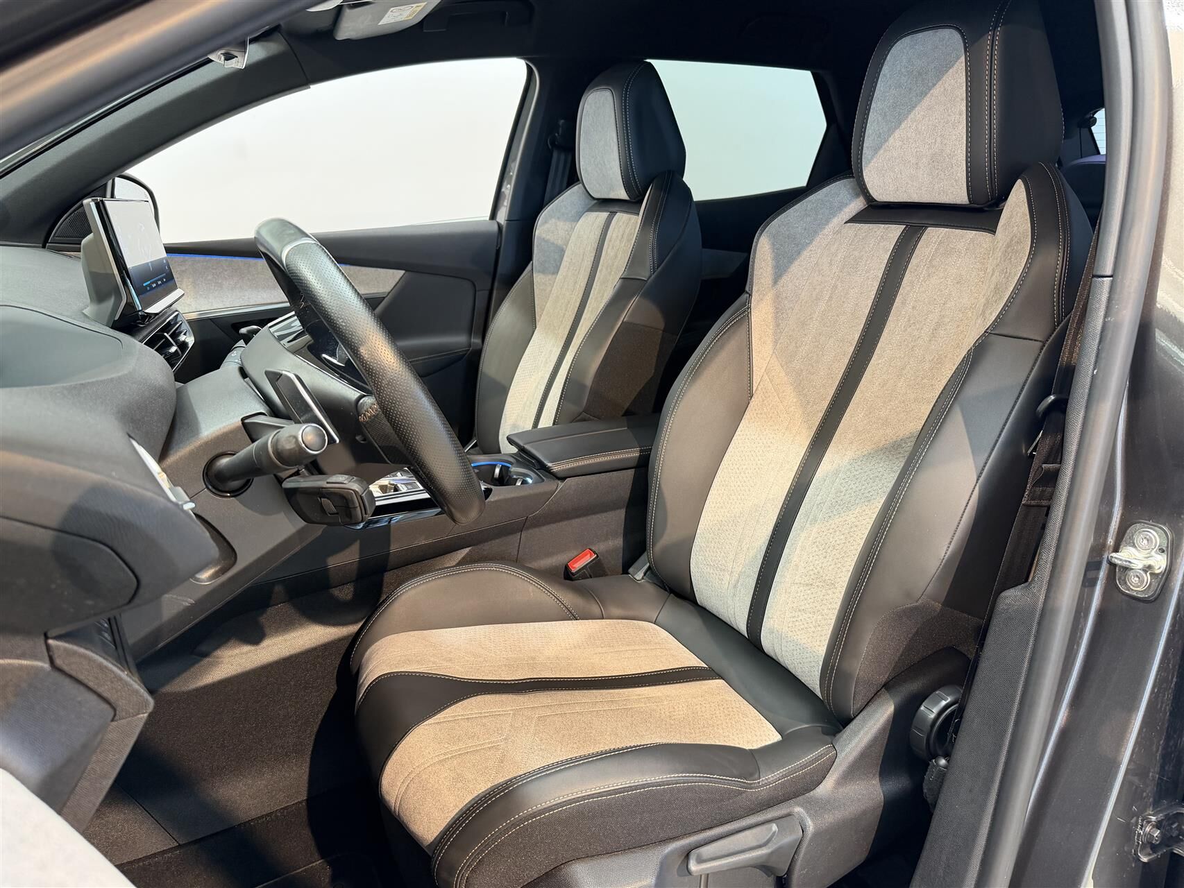 Billede af Peugeot 3008 1,6 PureTech  Plugin-hybrid GT First EAT8 225HK 5d 8g Aut.
