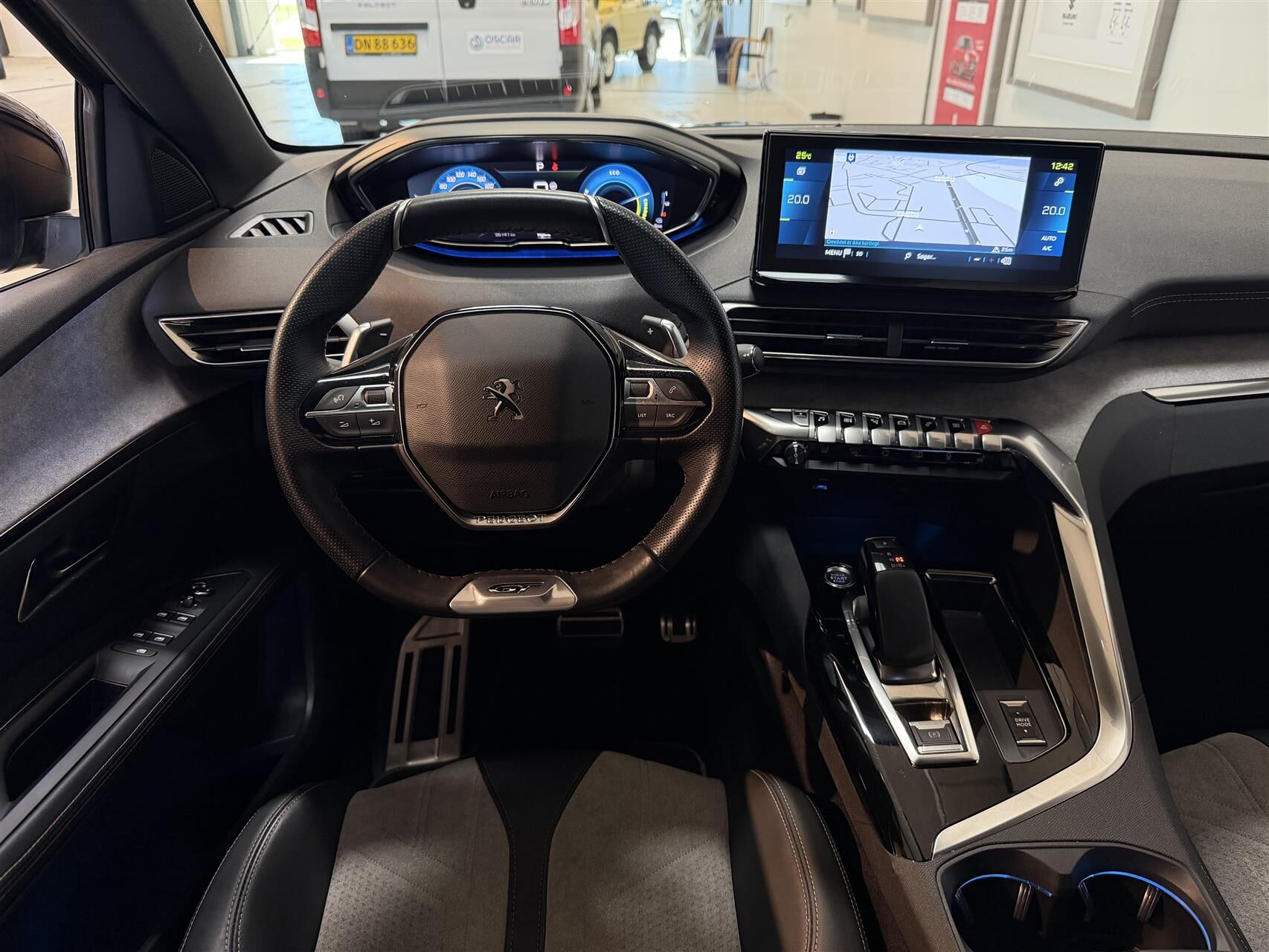Billede af Peugeot 3008 1,6 PureTech  Plugin-hybrid GT First EAT8 225HK 5d 8g Aut.