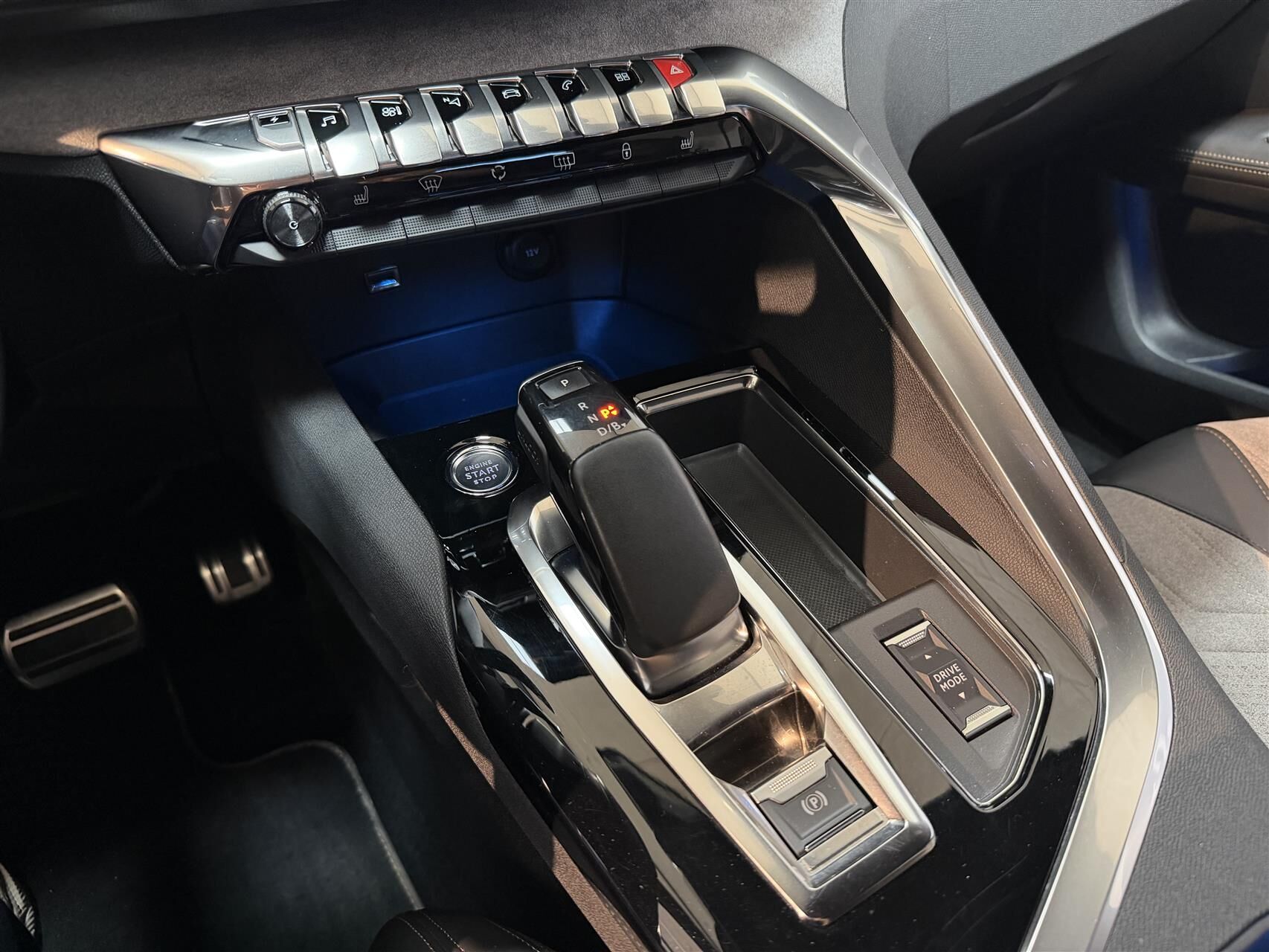 Billede af Peugeot 3008 1,6 PureTech  Plugin-hybrid GT First EAT8 225HK 5d 8g Aut.