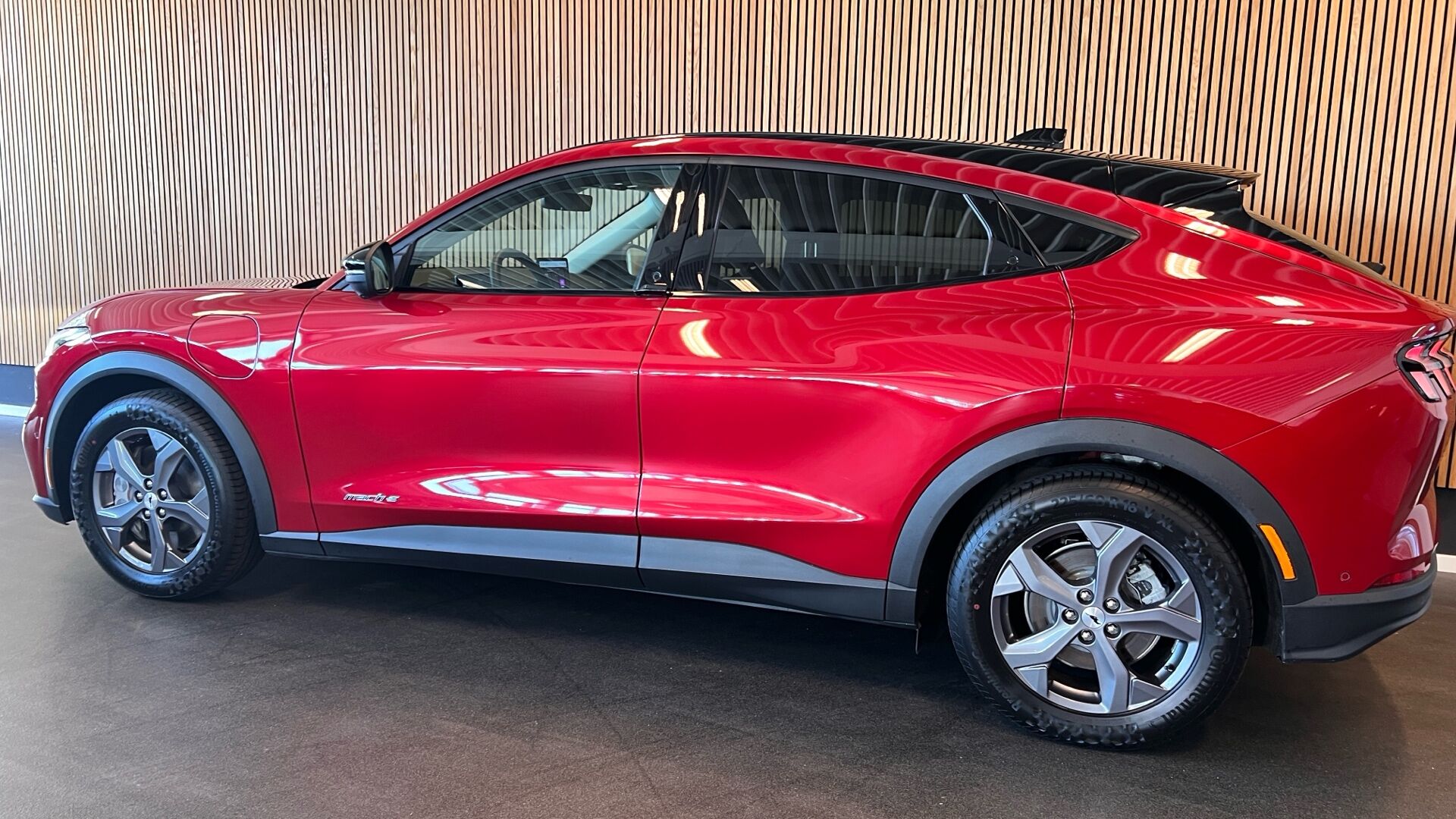 Billede af Ford Mustang Mach-E EL SR Select 269HK 5d Aut.