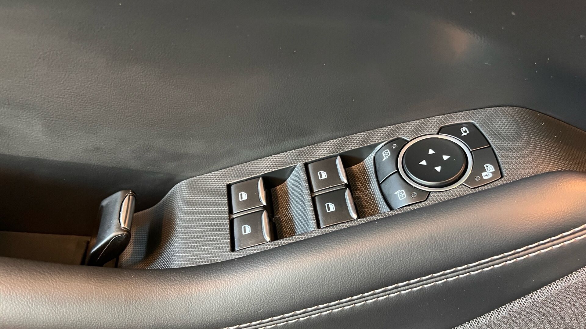Billede af Ford Mustang Mach-E EL SR Select 269HK 5d Aut.